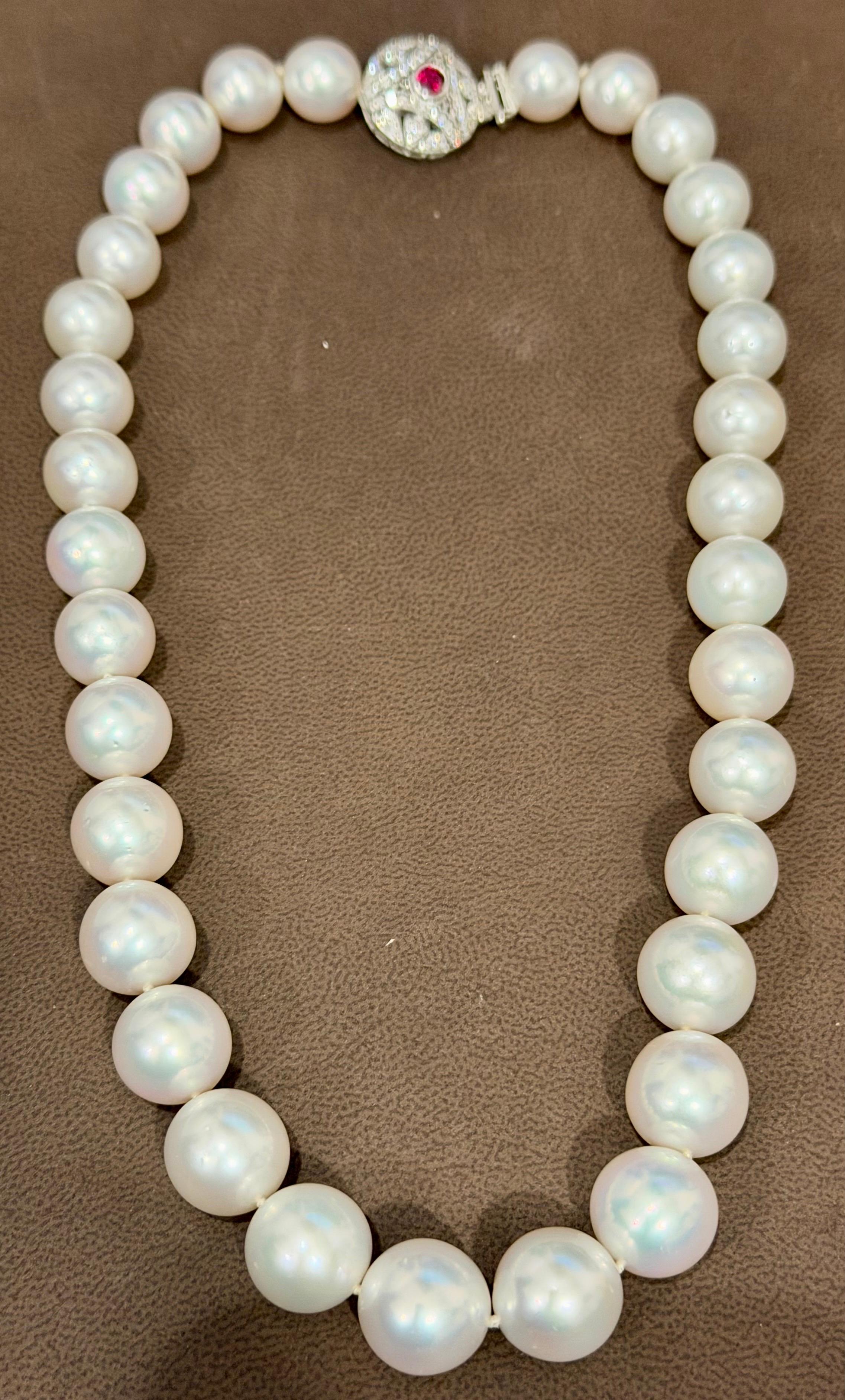 Collana di perle rotonde bianche dei mari del sud da 11,5-15 mm  Chiusura con diamante e rubino, Vintage By in vendita 10