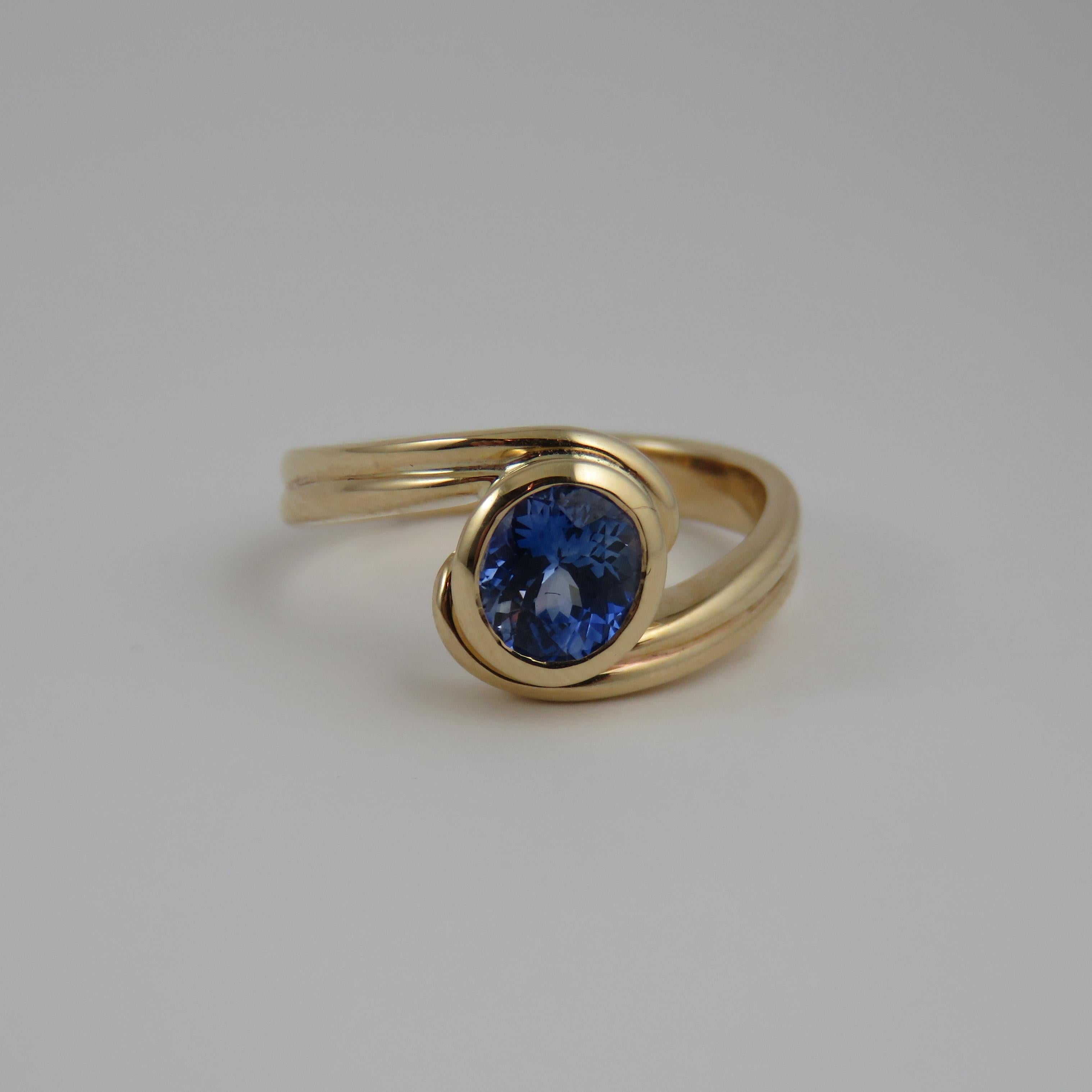 Oval Cut 1.15 Carat Blue Sapphire 9k Yellow Gold Bypass Ring For Sale