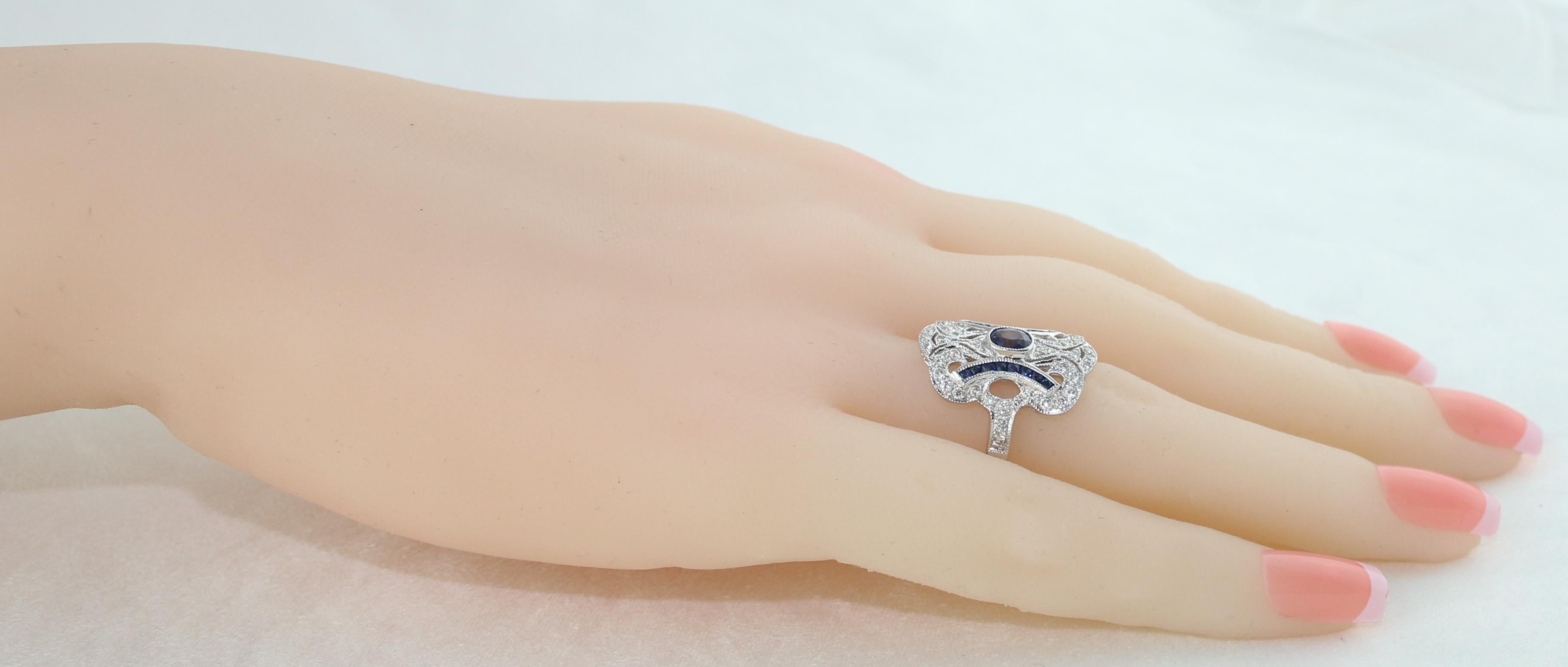 Round Cut 1.15 Carat Blue Sapphire Diamond Gold Ring For Sale