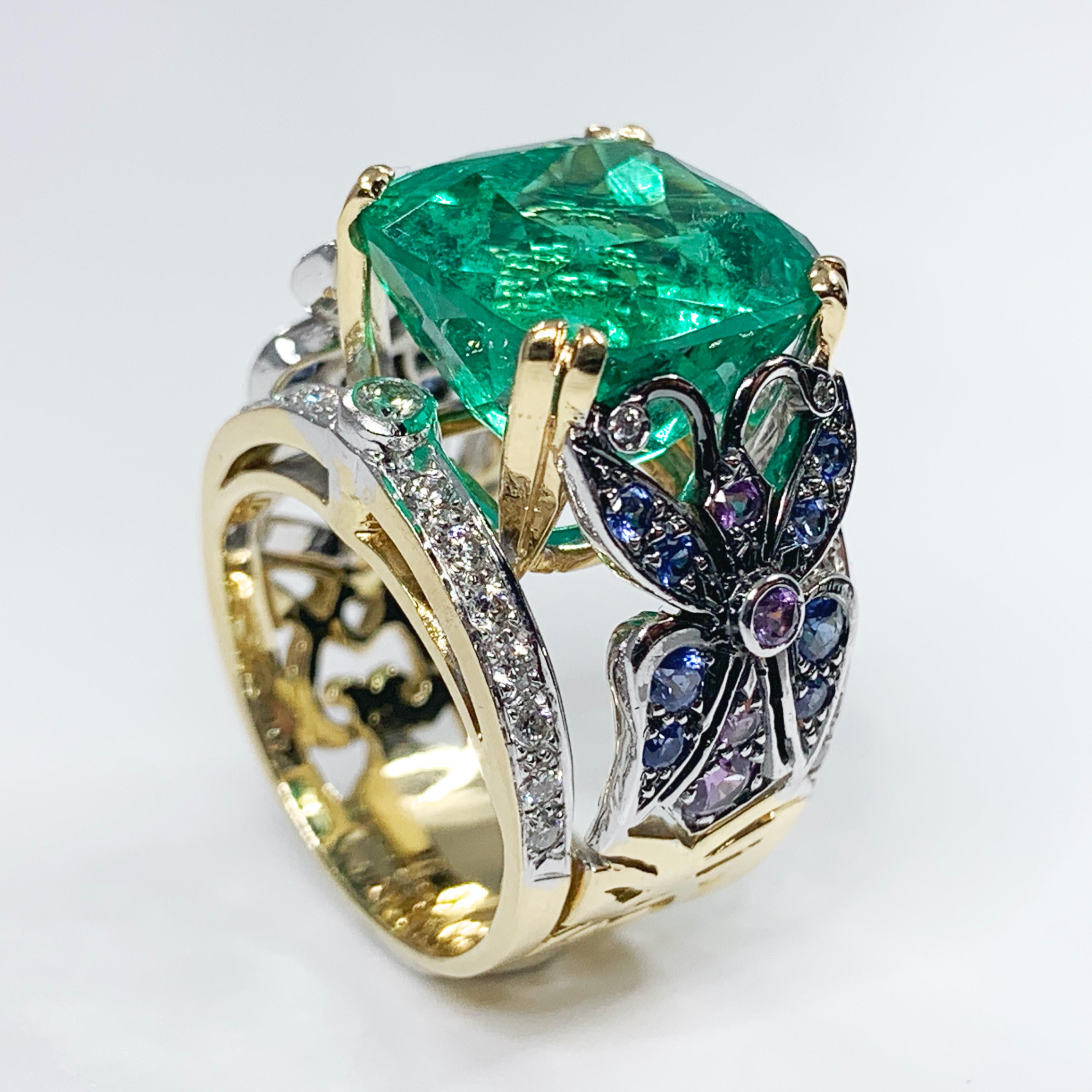 Contemporary 11.5 Carat Colombian Emerald, Sapphires, Diamond Gold Embroidery Ring by Édéenne For Sale