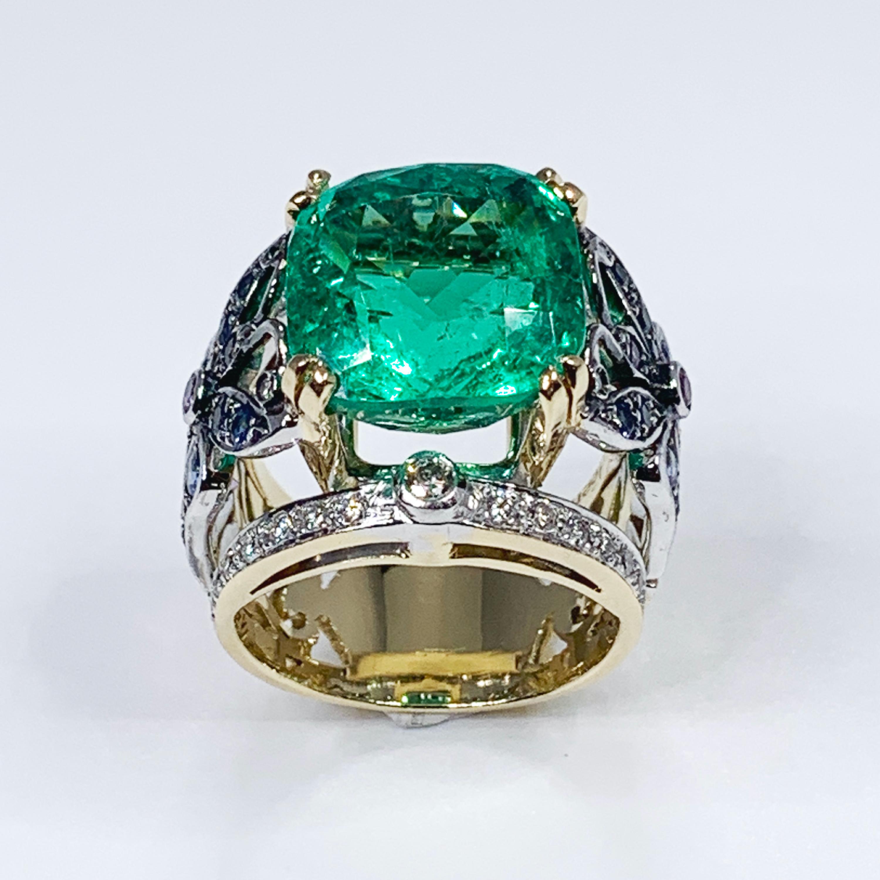 Cushion Cut 11.5 Carat Colombian Emerald, Sapphires, Diamond Gold Embroidery Ring by Édéenne For Sale