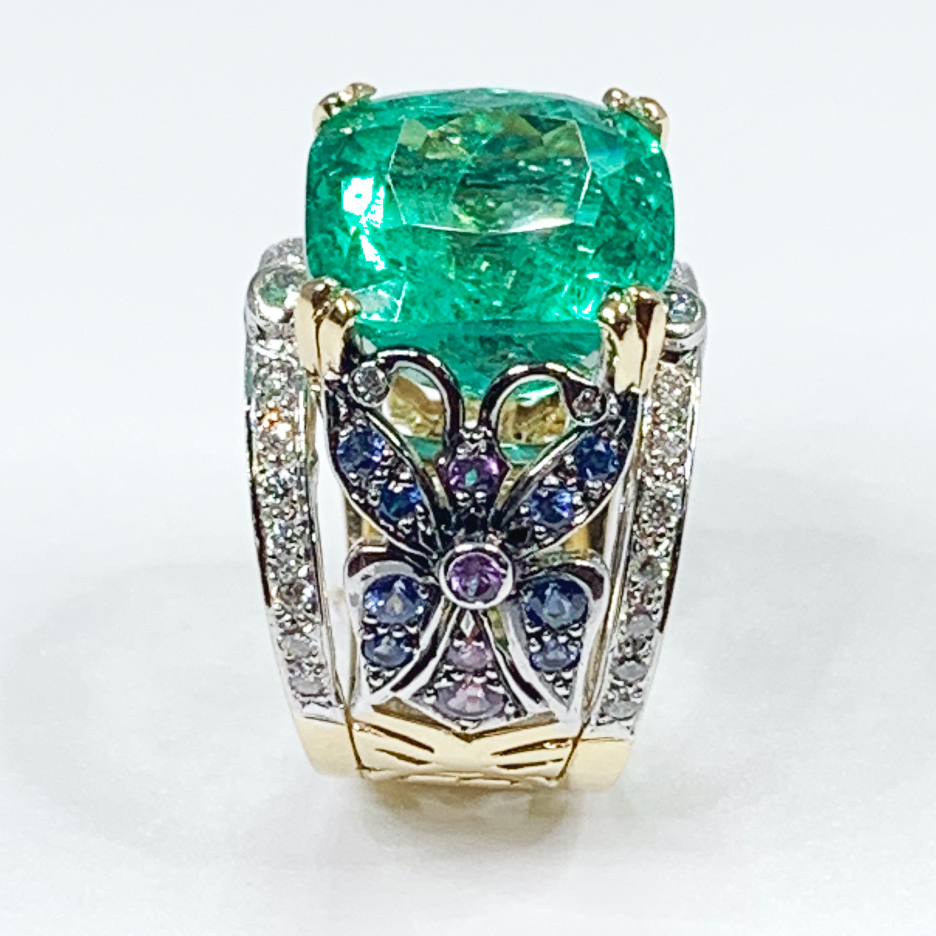 11.5 Carat Colombian Emerald, Sapphires, Diamond Gold Embroidery Ring by Édéenne In New Condition For Sale In Paris, FR