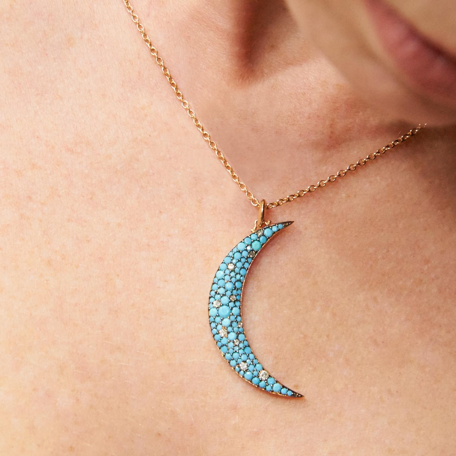 1.15 Carat Crushed Turquoise Crescent Moon Pendant Necklace In Excellent Condition In Miami, FL