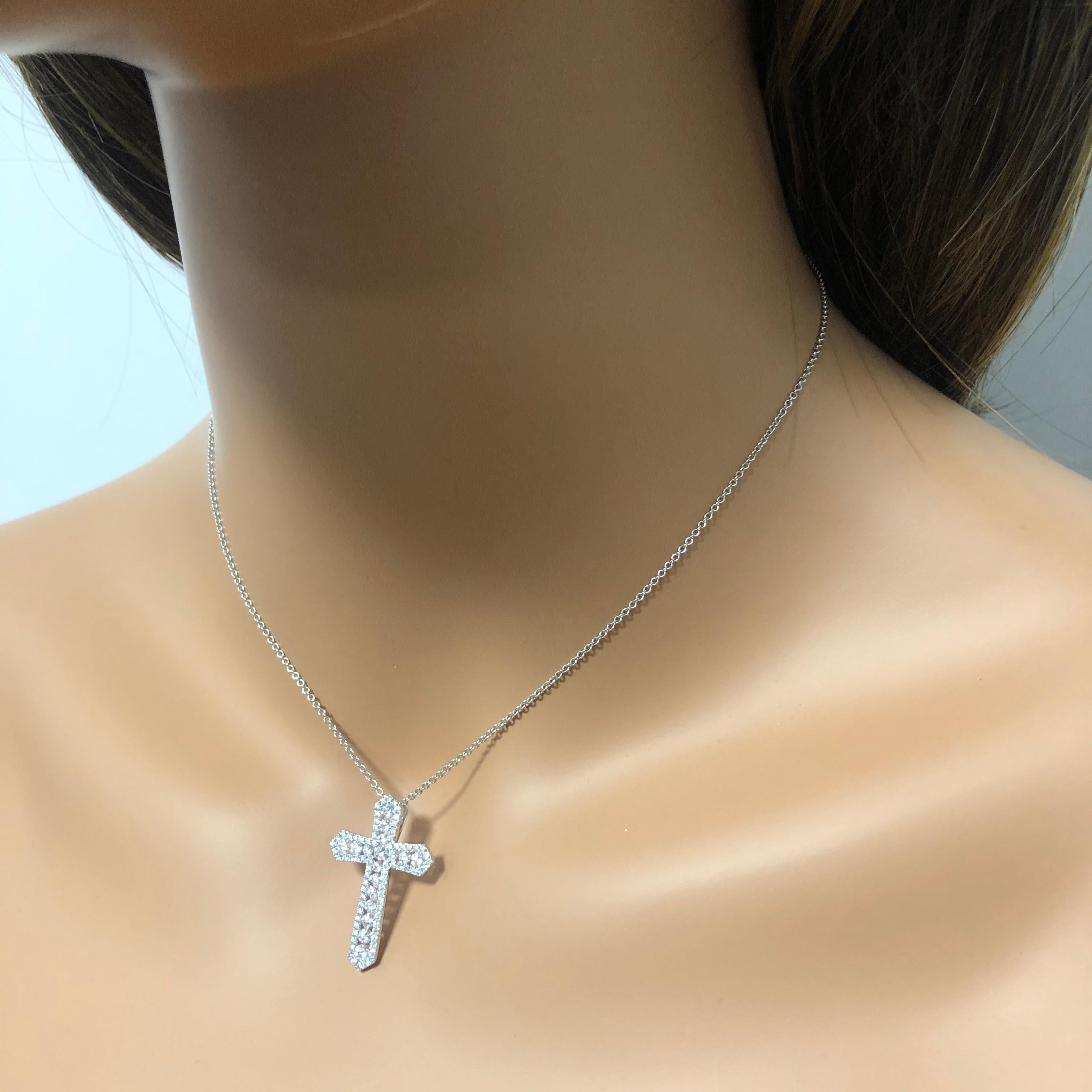 1.15 Carat Diamond Cross Pendant Necklace In New Condition In New York, NY