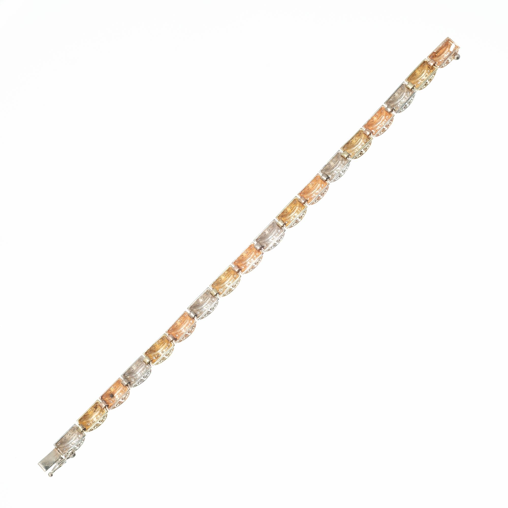 Bracelet à maillons en or tricolore avec dôme à charnière gravé et diamants de 1,15 carat Bon état - En vente à Stamford, CT