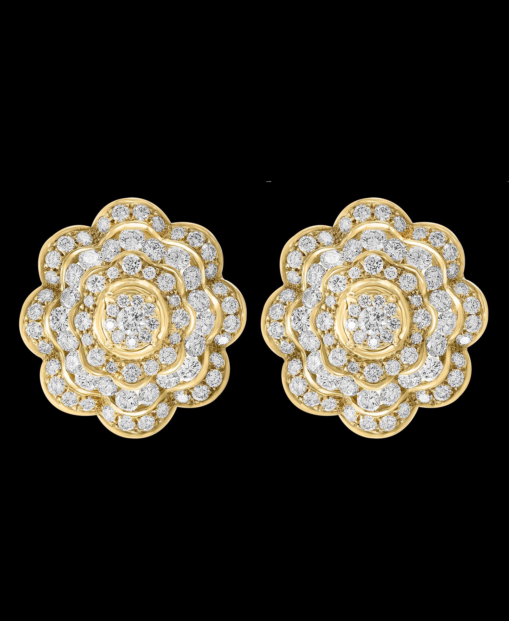 11.5 Carat Diamonds VS/E Flower Cocktail Earring 18 Karat Yellow Gold Estate In Excellent Condition In New York, NY
