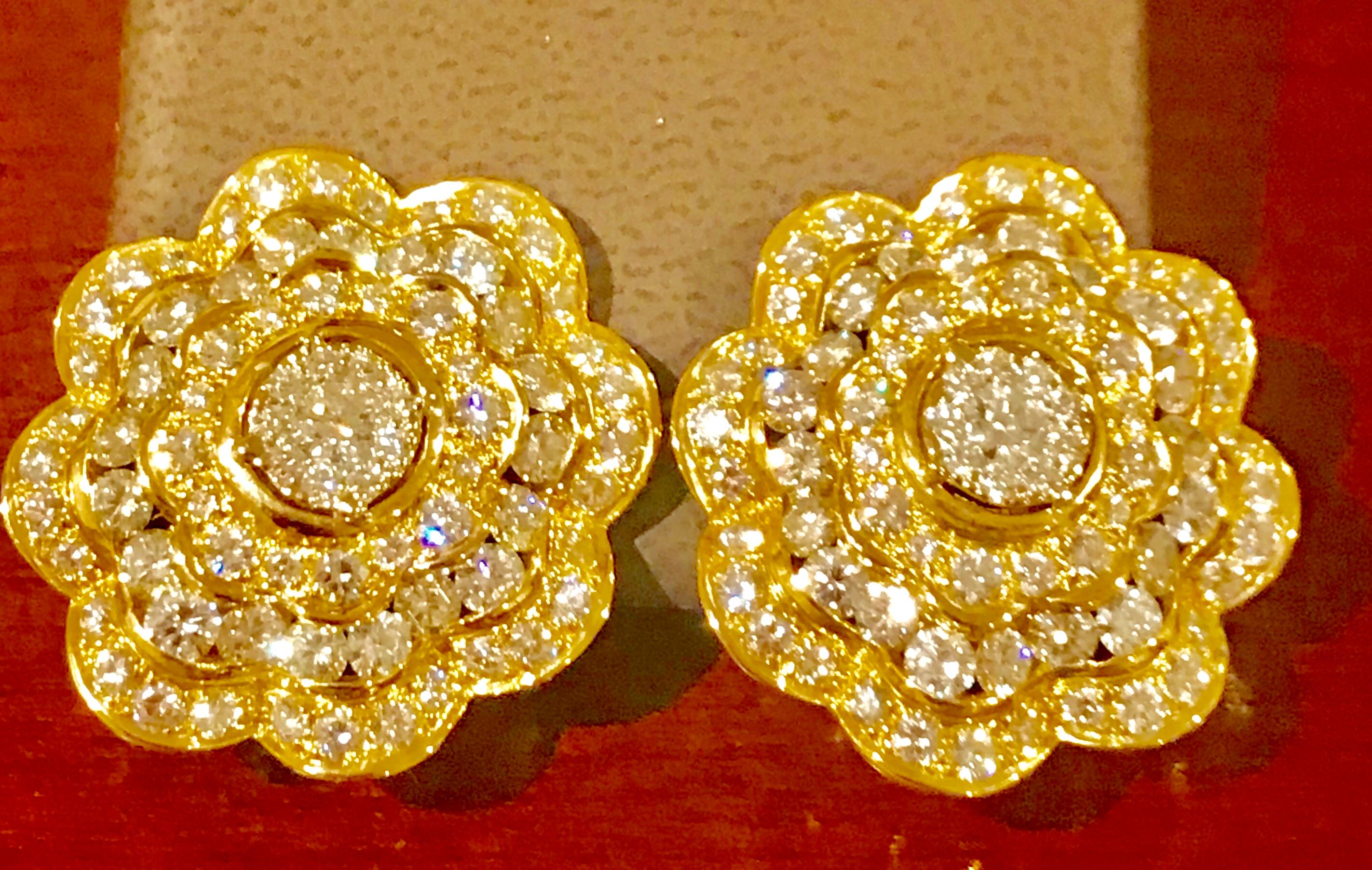 Round Cut 11.5 Carat Diamonds VS/E Flower Cocktail Earring 18 Karat Yellow Gold Estate