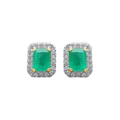 Clous d'oreilles en or 18 carats avec émeraude colombienne taillée en émeraude de 1,15 carat et diamants