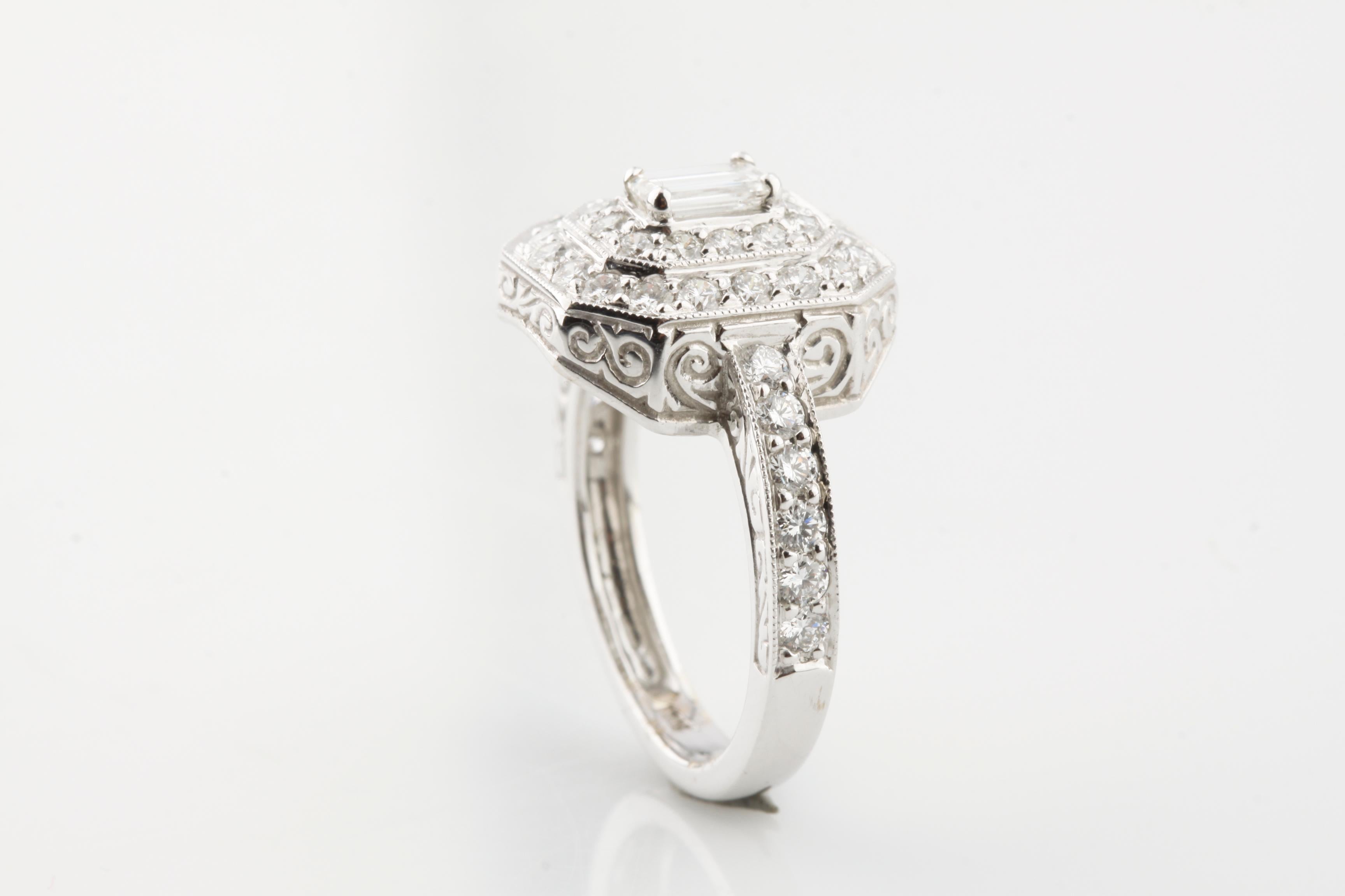 1,15 Karat Smaragdschliff Diamant 18 Karat Weißgold Verlobungsring mit Akzenten im Zustand „Hervorragend“ im Angebot in Sherman Oaks, CA