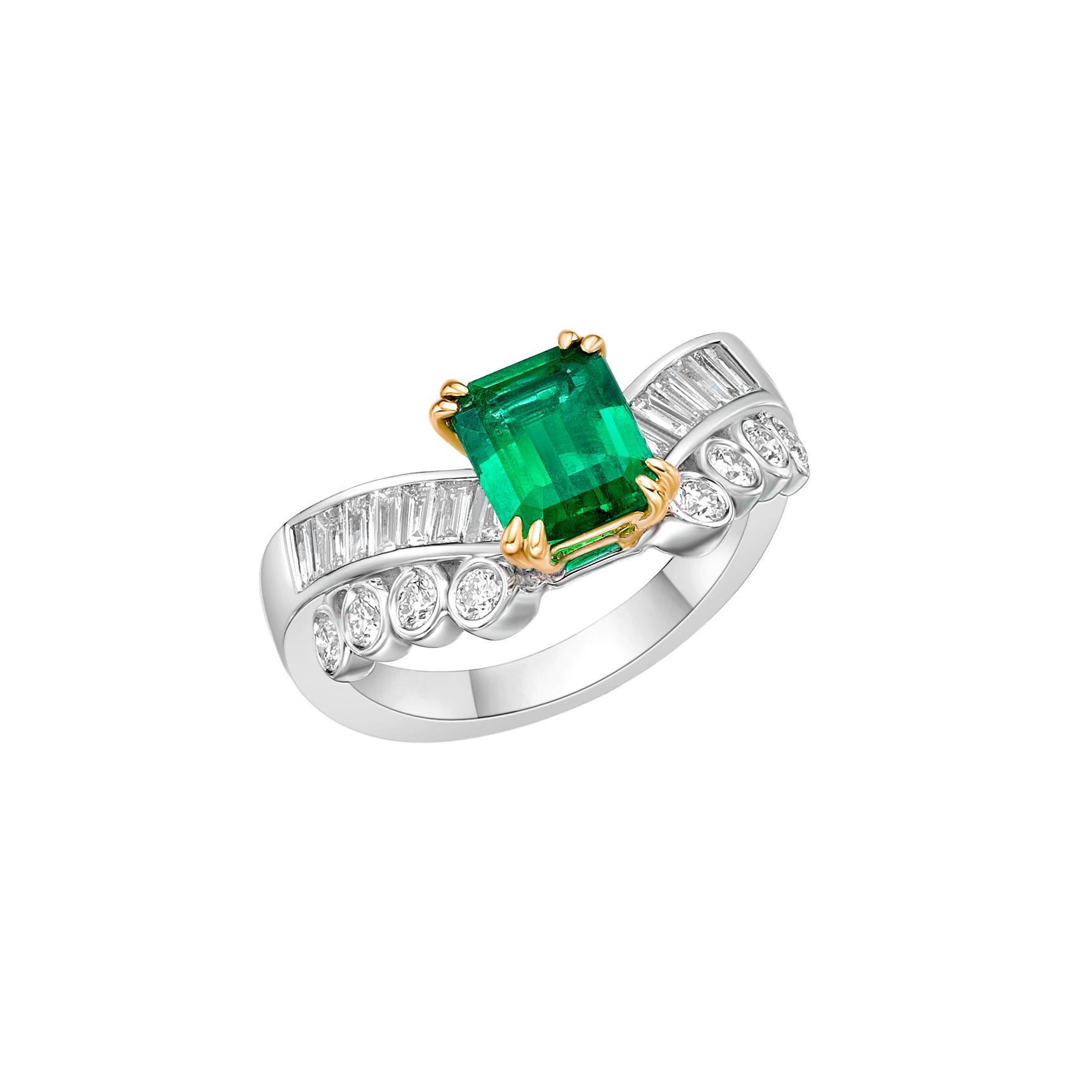 1,15 Karat Smaragd Fancy Ring aus 18 Karat Weiß- und Gelbgold mit weißem Diamant. im Zustand „Neu“ im Angebot in Hong Kong, HK