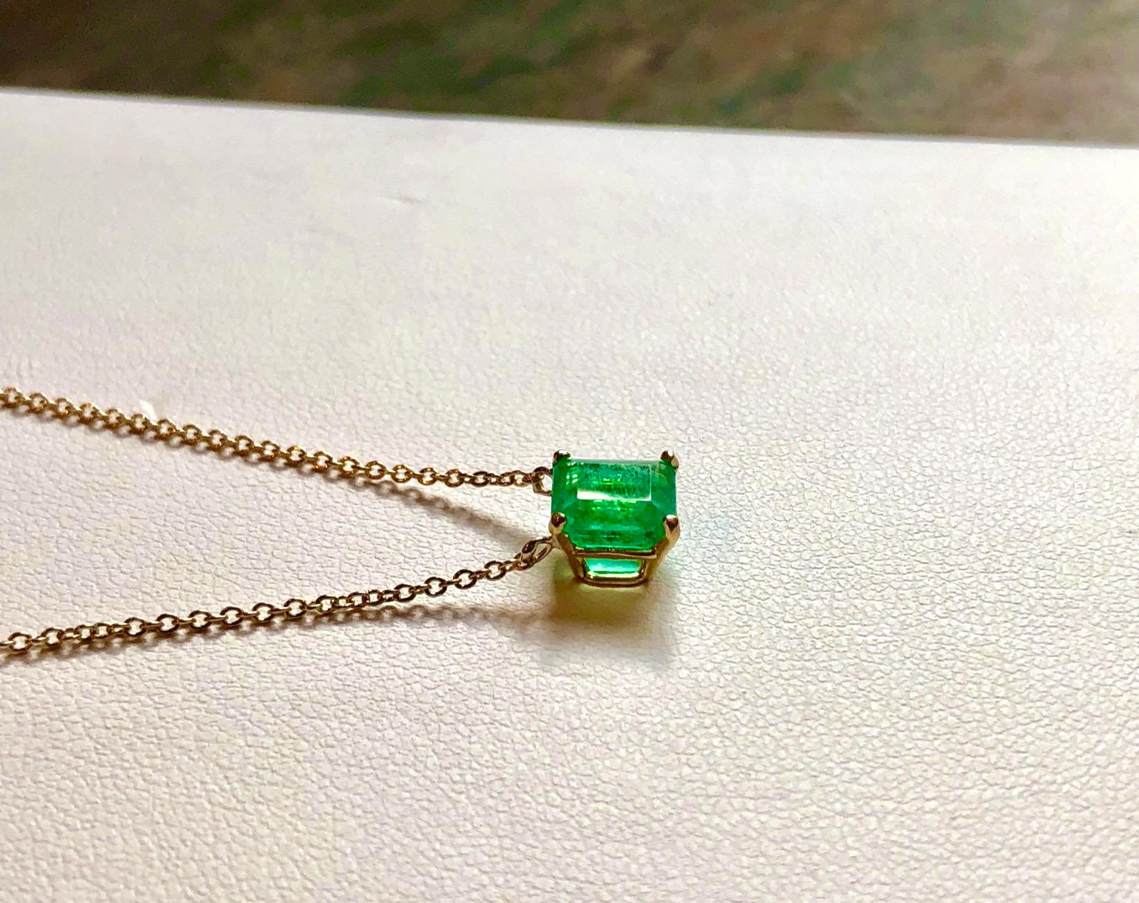 1.15 Carat Emerald Yellow Gold 18 Karat Solitaire Pendant Necklace For Sale 9