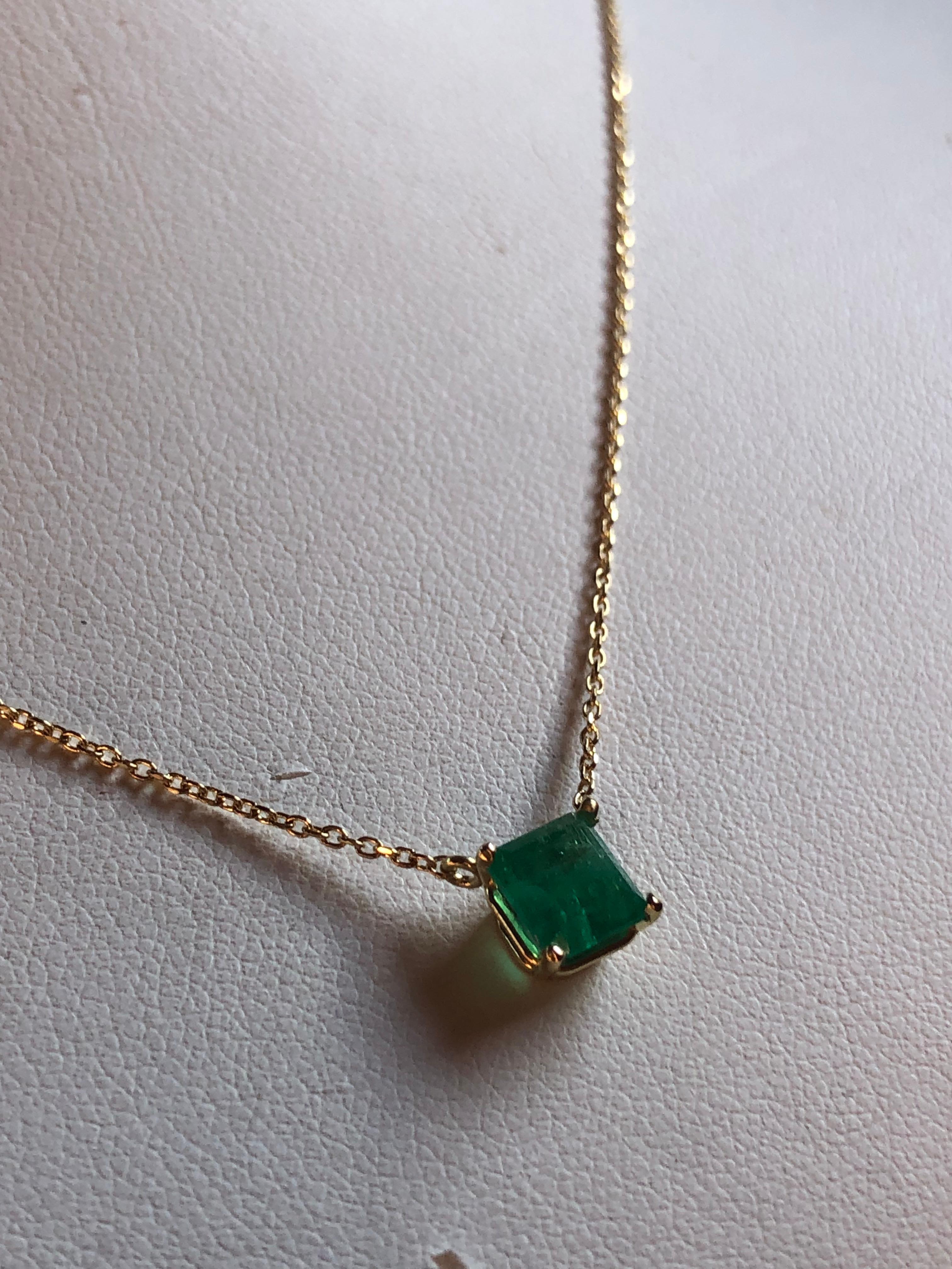 1.15 Carat Emerald Yellow Gold 18 Karat Solitaire Pendant Necklace For Sale 6