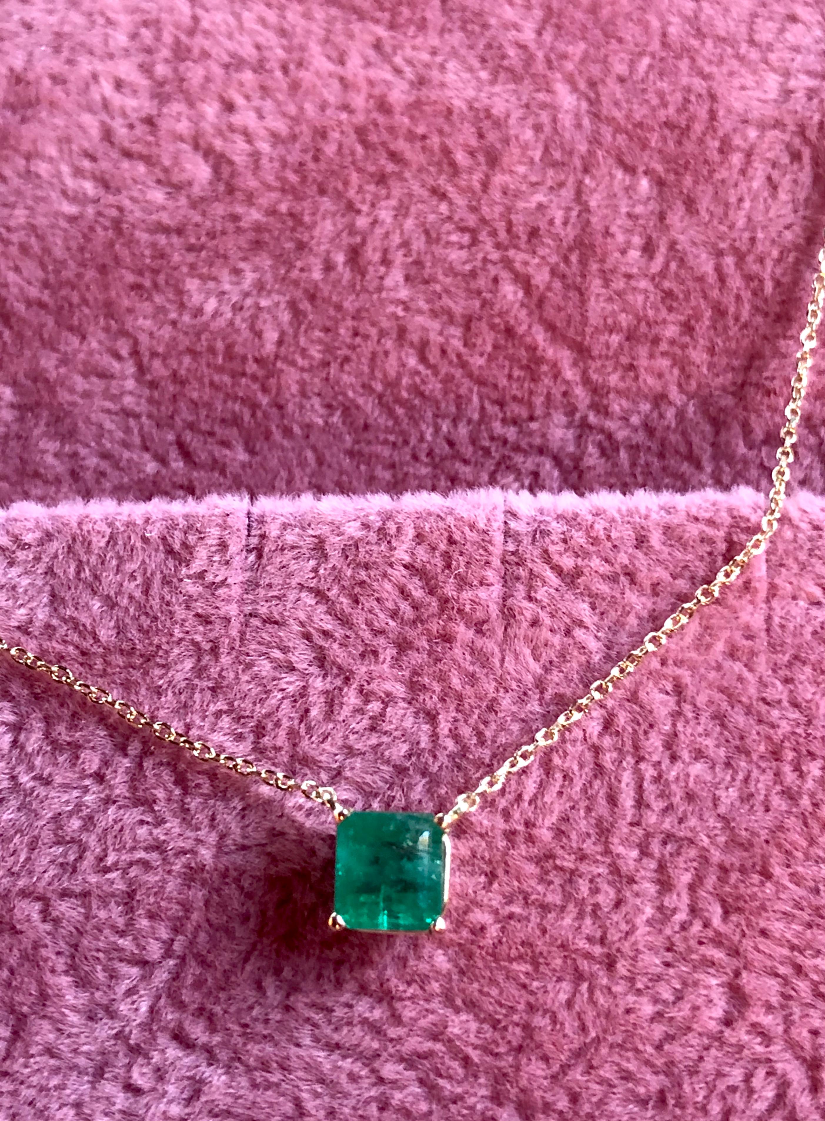 Artisan 1.15 Carat Emerald Yellow Gold 18 Karat Solitaire Pendant Necklace For Sale