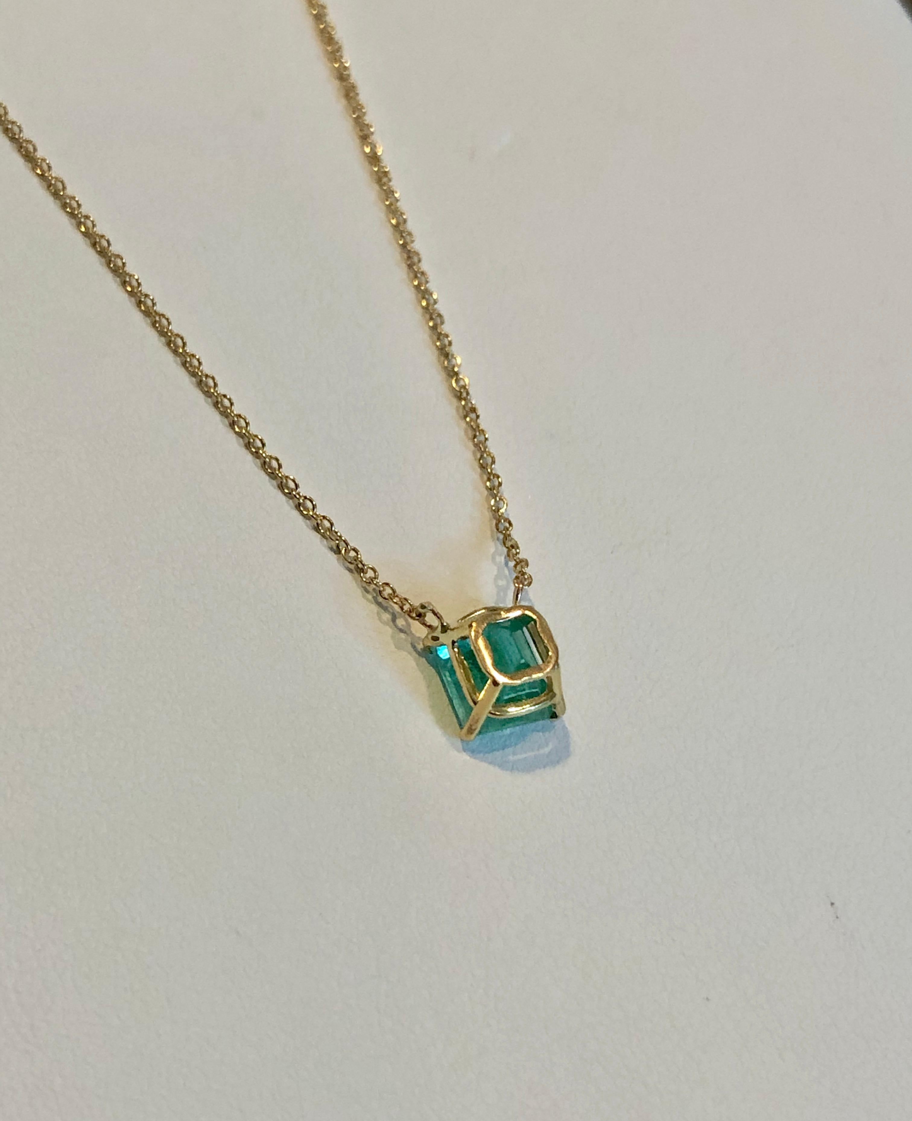 1.15 Carat Emerald Yellow Gold 18 Karat Solitaire Pendant Necklace For Sale 11