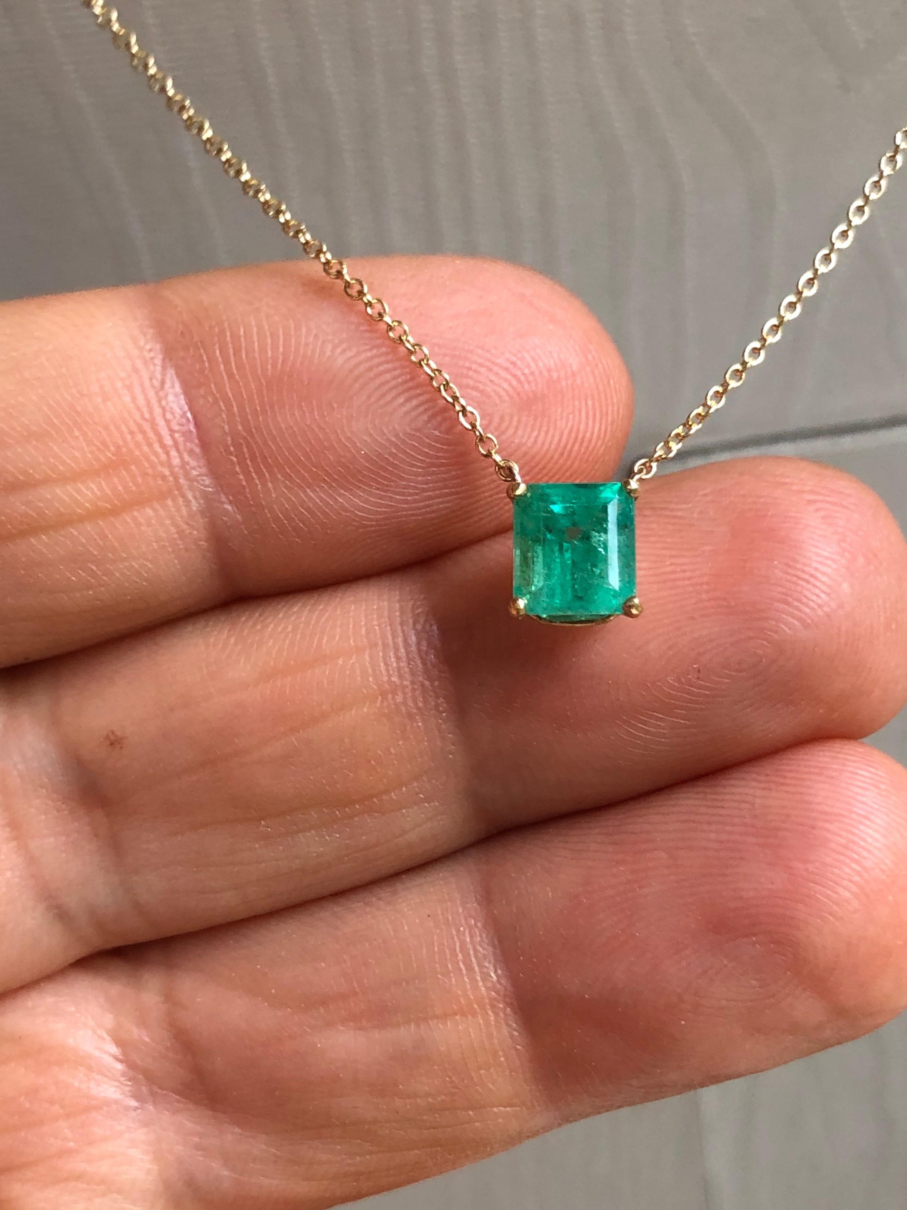 1.15 Carat Emerald Yellow Gold 18 Karat Solitaire Pendant Necklace For Sale 8