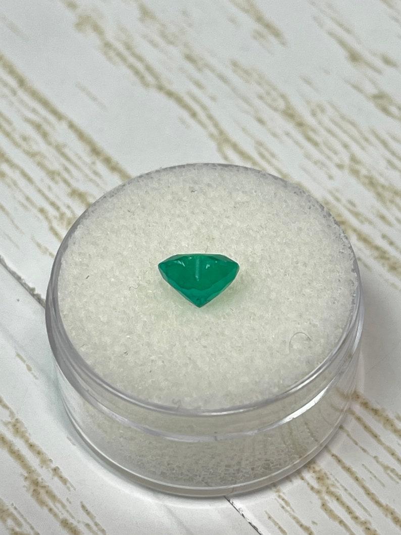1.15 Karat kolumbianischer Smaragd im Herzschliff  Reichlich grüner loser natürlicher Edelstein (Smaragdschliff) im Angebot