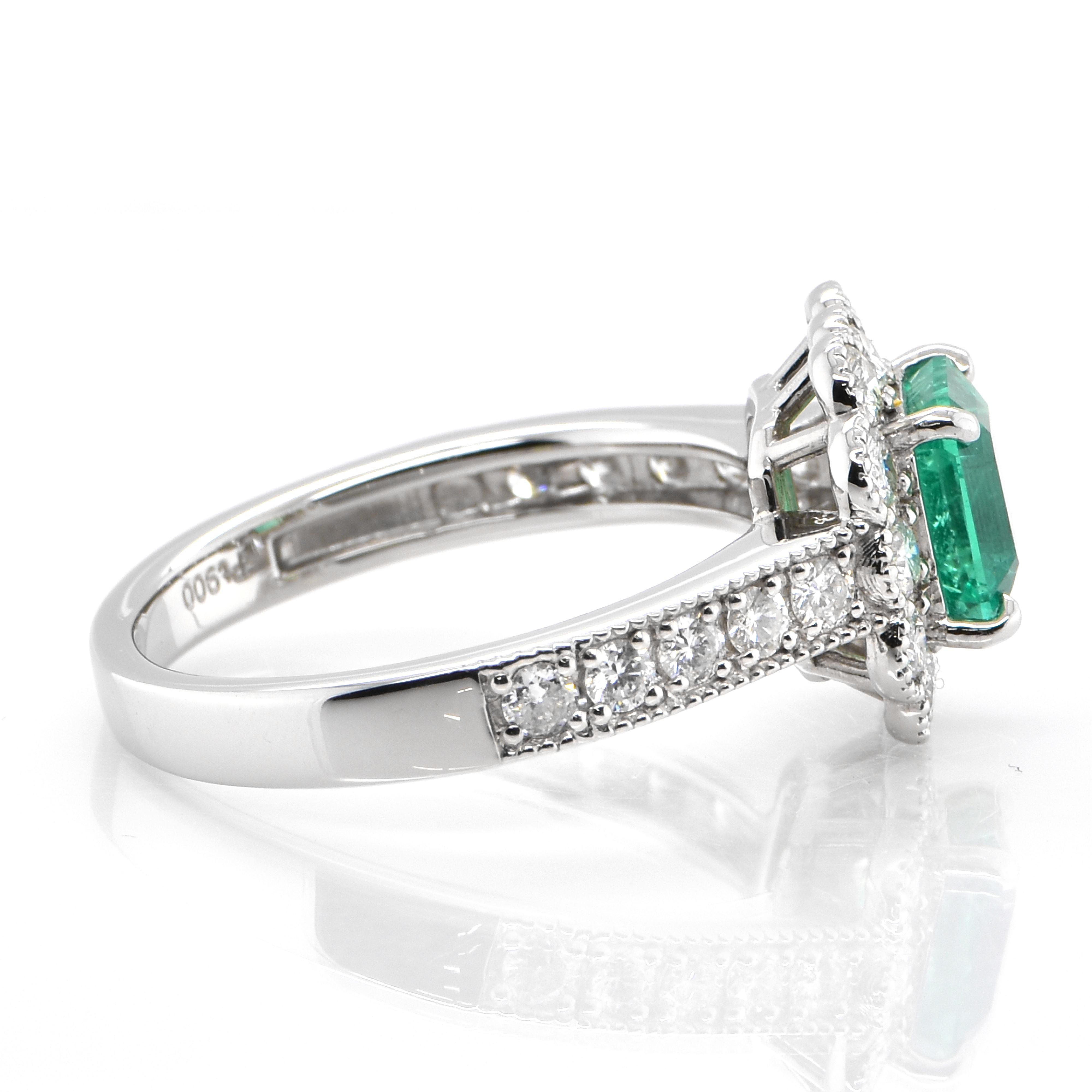 1.15 Carat Natural Colombian Emerald and Diamond Ring Set in Platinum In New Condition For Sale In Tokyo, JP