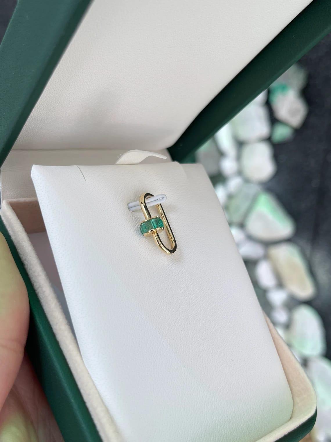1.15 Carat Natural Emerald Carabiner Charm Extension for Stylish Layering In New Condition For Sale In Jupiter, FL
