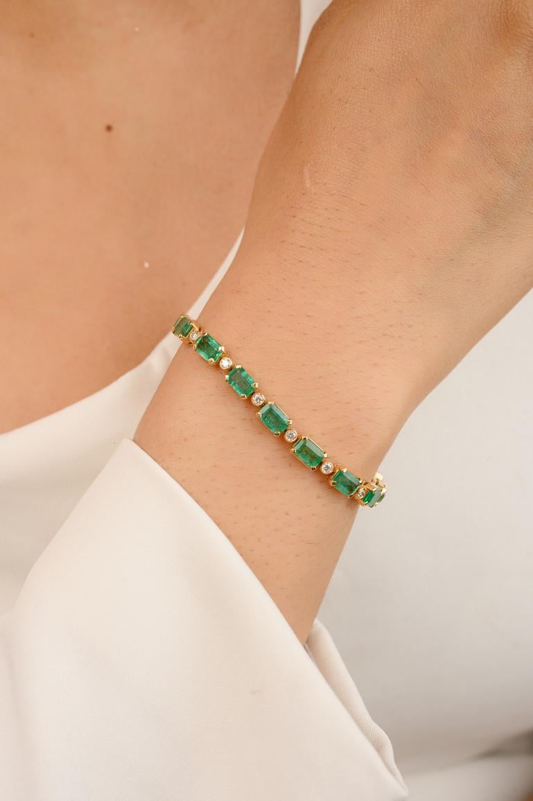 11,5 Karat natürliches Smaragd-Diamant-Hochzeits-Tennisarmband aus 14K Gelbgold (Achteckschliff) im Angebot