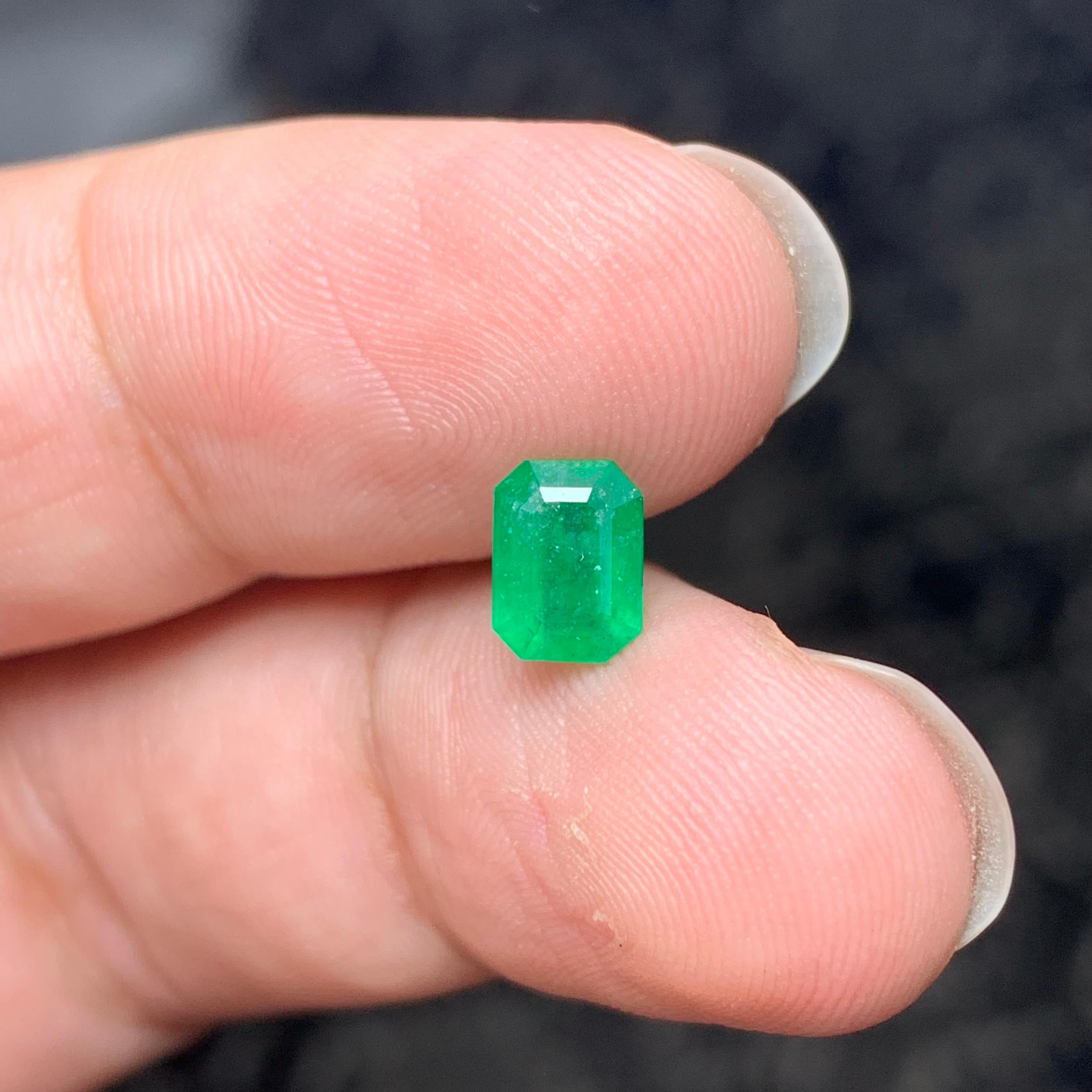 Arts and Crafts 1.15 Carat Natural Loose Emerald Gemstone From Swat Mine, Pakistan For Sale