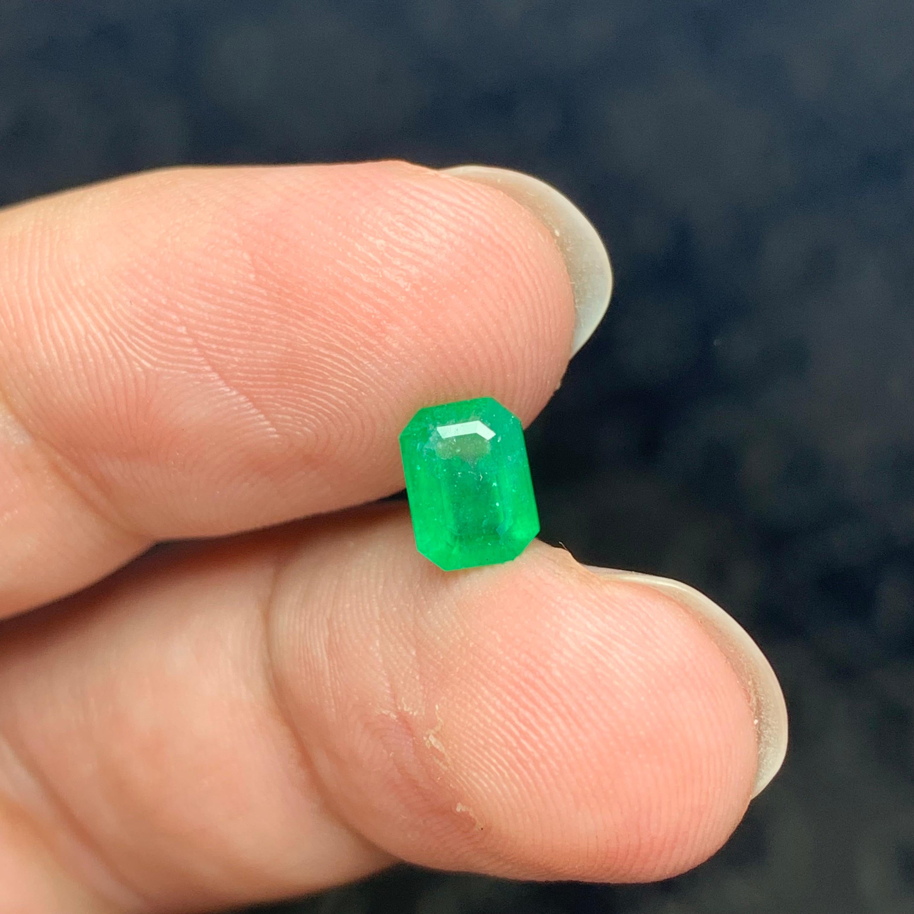 1.15 Carat Natural Loose Emerald Gemstone From Swat Mine, Pakistan For Sale 1
