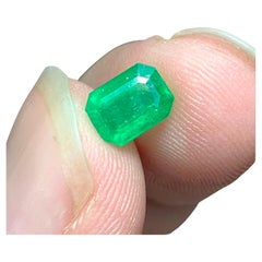 Pierre précieuse naturelle non sertie de 1.15 carats provenant d'une mine de Swat, Pakistan