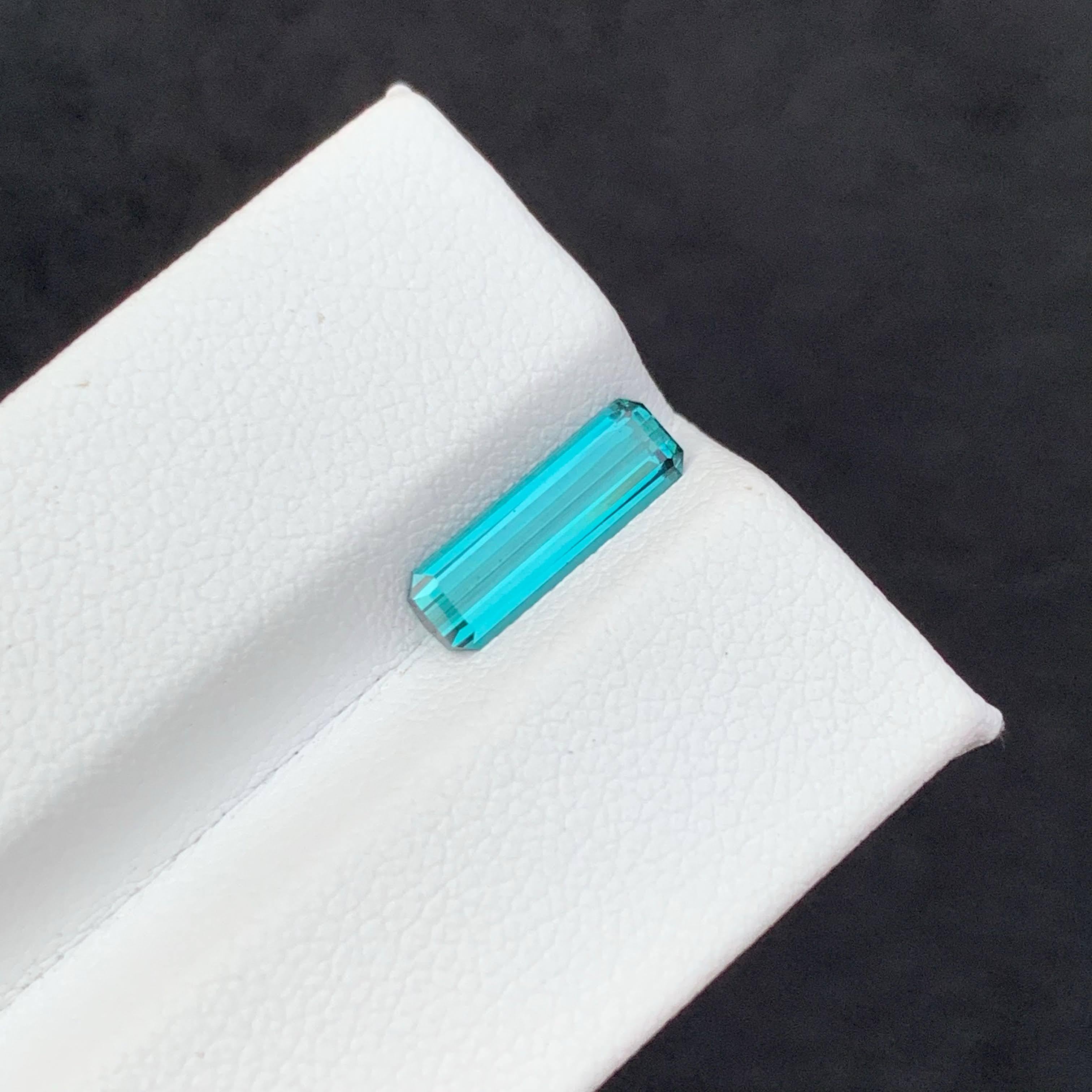 1.15 Karat Natürlicher loser Lagunenblauer Turmalin Smaragdschliff Afghanischer Edelstein (Moderne) im Angebot