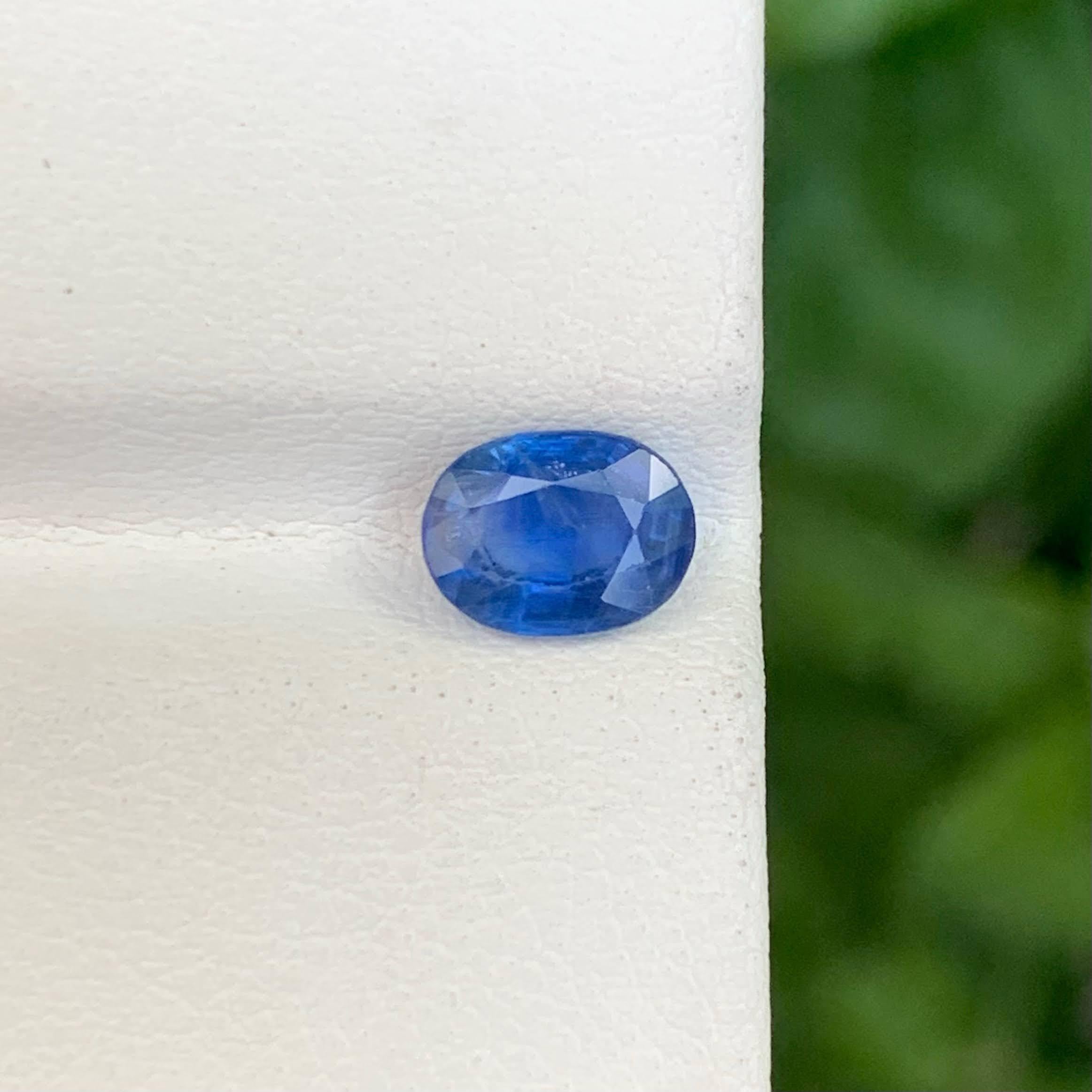 Gewicht 1,15 Karat
Abmessungen 6,9x5,2x3,2mm
Behandlung Keine
Herkunft Sir Lankanisch 
Klarheit SI
Form Schnitt Oval 
NA



Dieser 1,15 Karat schwere, natürliche, lose blaue Saphir mit Opaleffekt zeigt ein einzigartiges Farbenspiel, bei dem sich