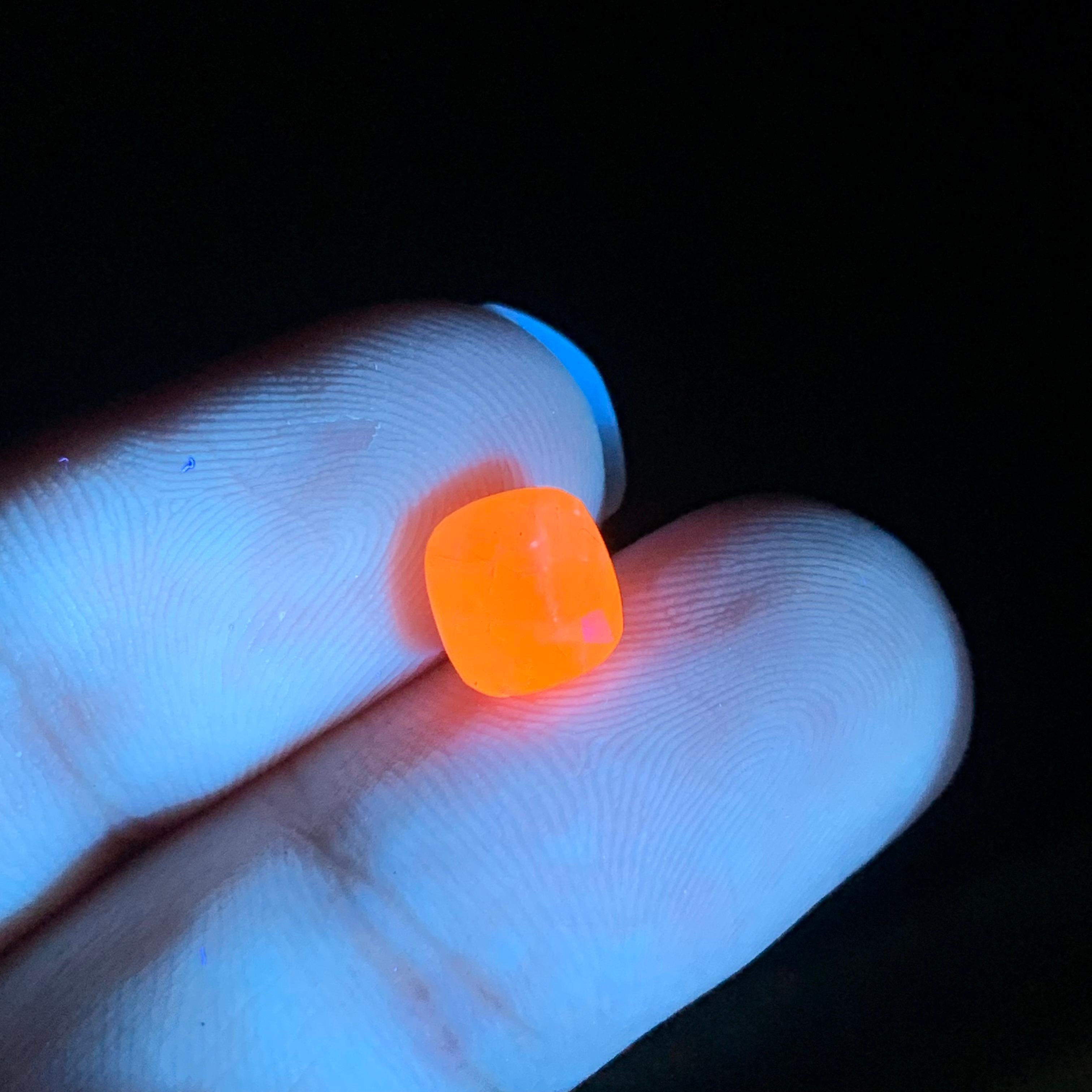 1.15 Carat Natural Loose Rare Green Haüyne Gemstone From Afghanistan en vente 8