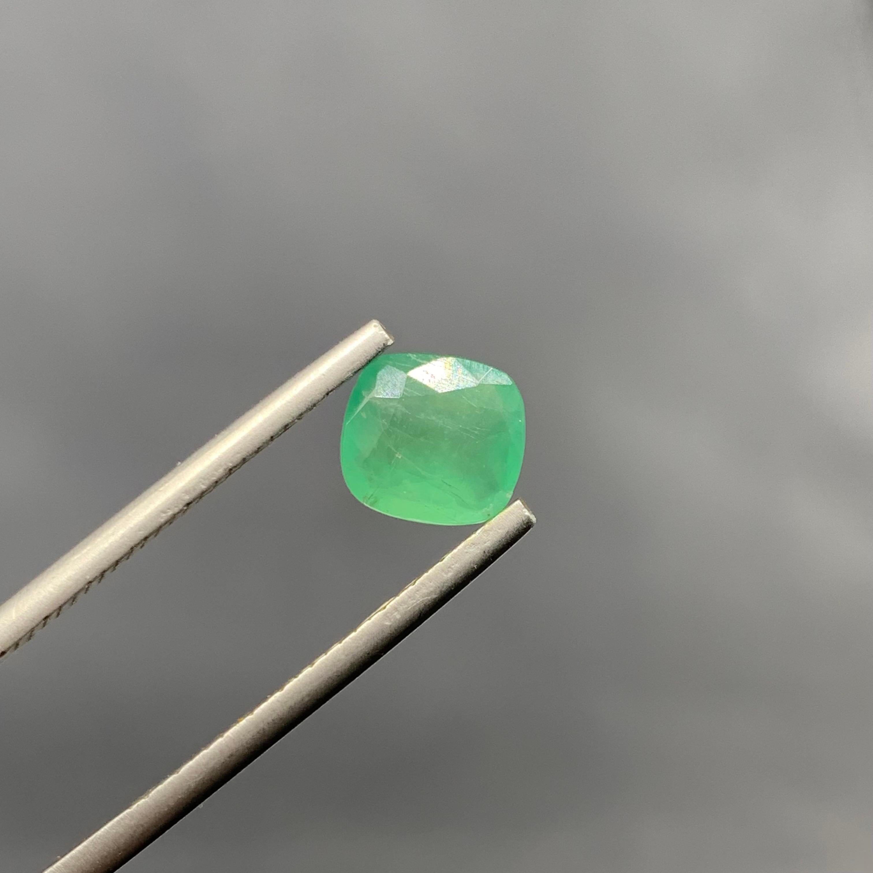 Taille coussin 1.15 Carat Natural Loose Rare Green Haüyne Gemstone From Afghanistan en vente