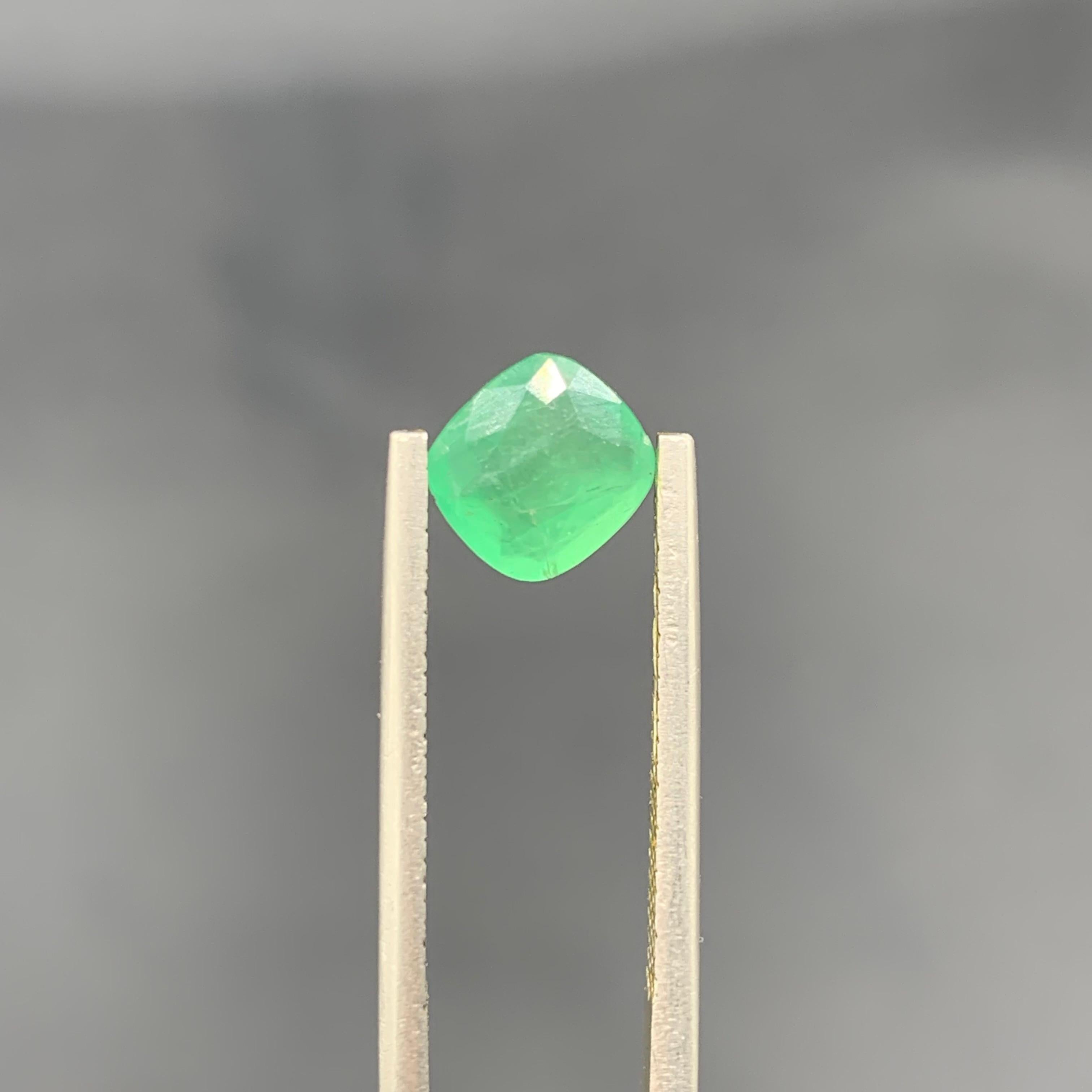 1.15 Carat Natural Loose Rare Green Haüyne Gemstone From Afghanistan Unisexe en vente