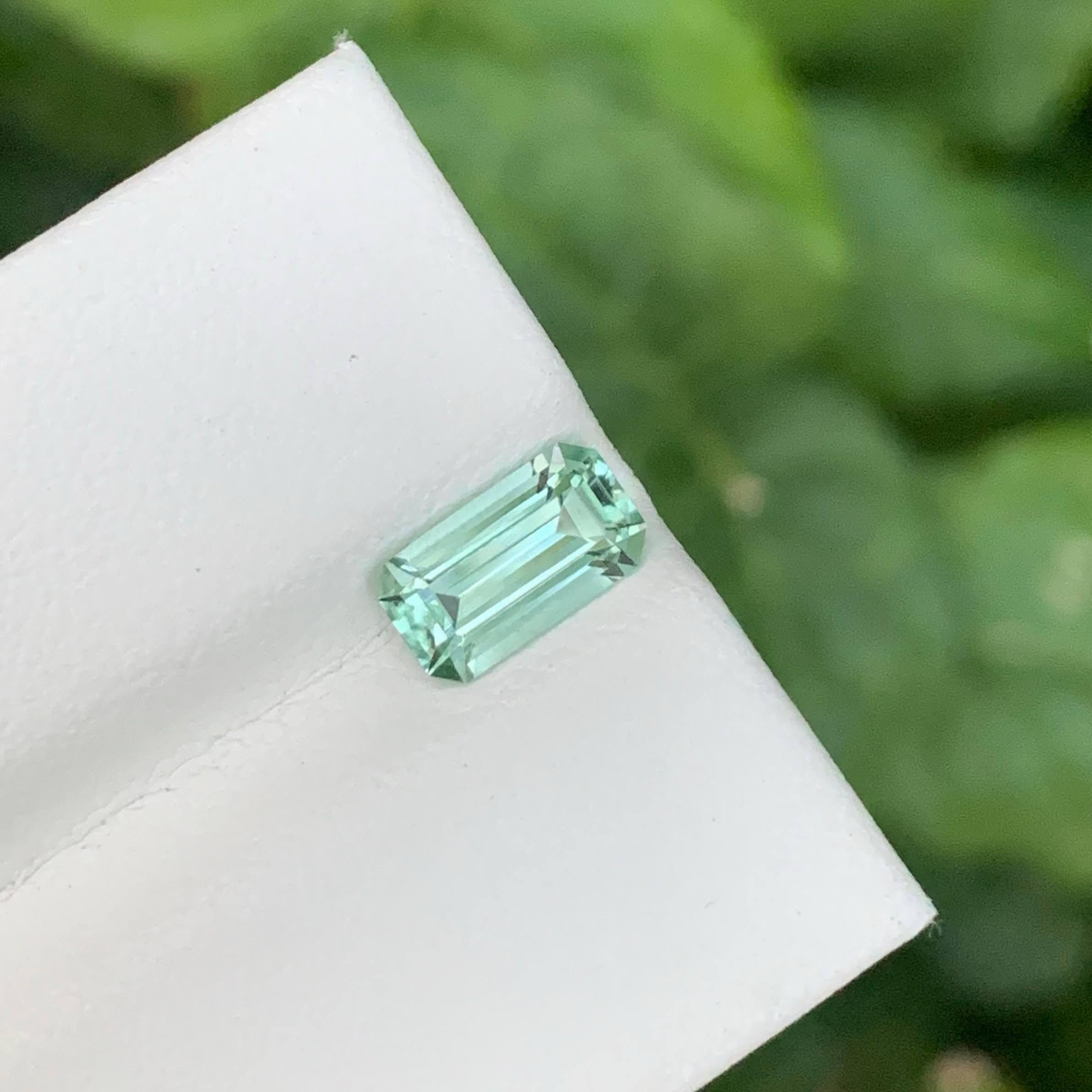 Moderne 1.15 Carat Natural Loose Seafoam Tourmaline Stone Emerald Cut Afghan Gemstone (pierre précieuse afghane) en vente