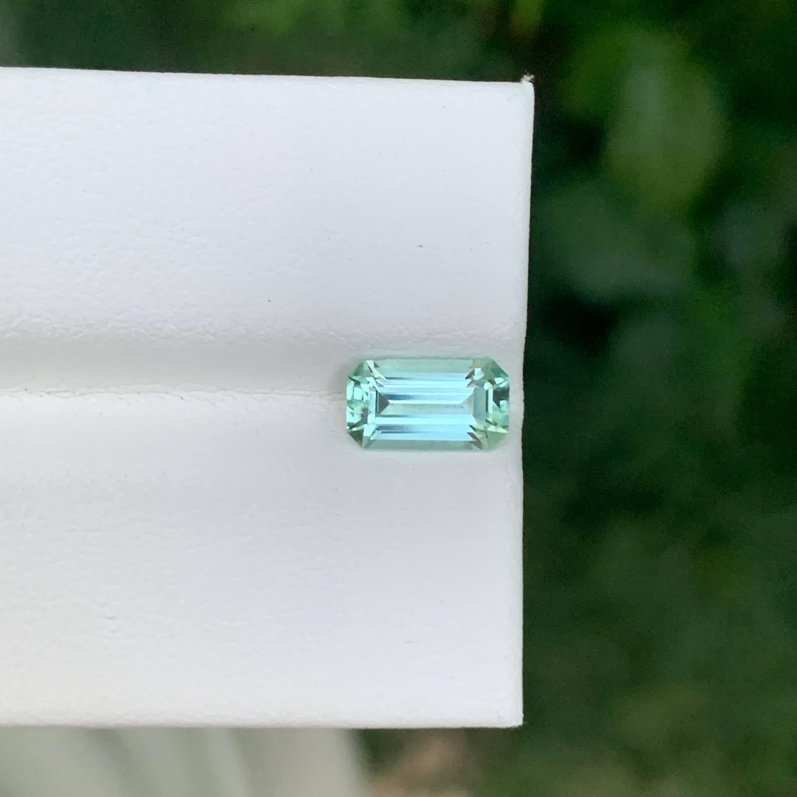 1.15 Carat Natural Loose Seafoam Tourmaline Stone Emerald Cut Afghan Gemstone (pierre précieuse afghane) Unisexe en vente