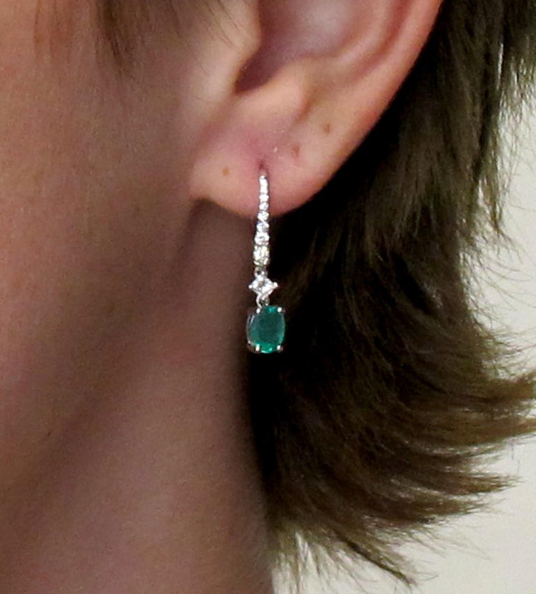 Faceted Emerald Oval and Diamond Line, White Gold Elongated Drop Earrings In New Condition For Sale In Los Angeles, CA