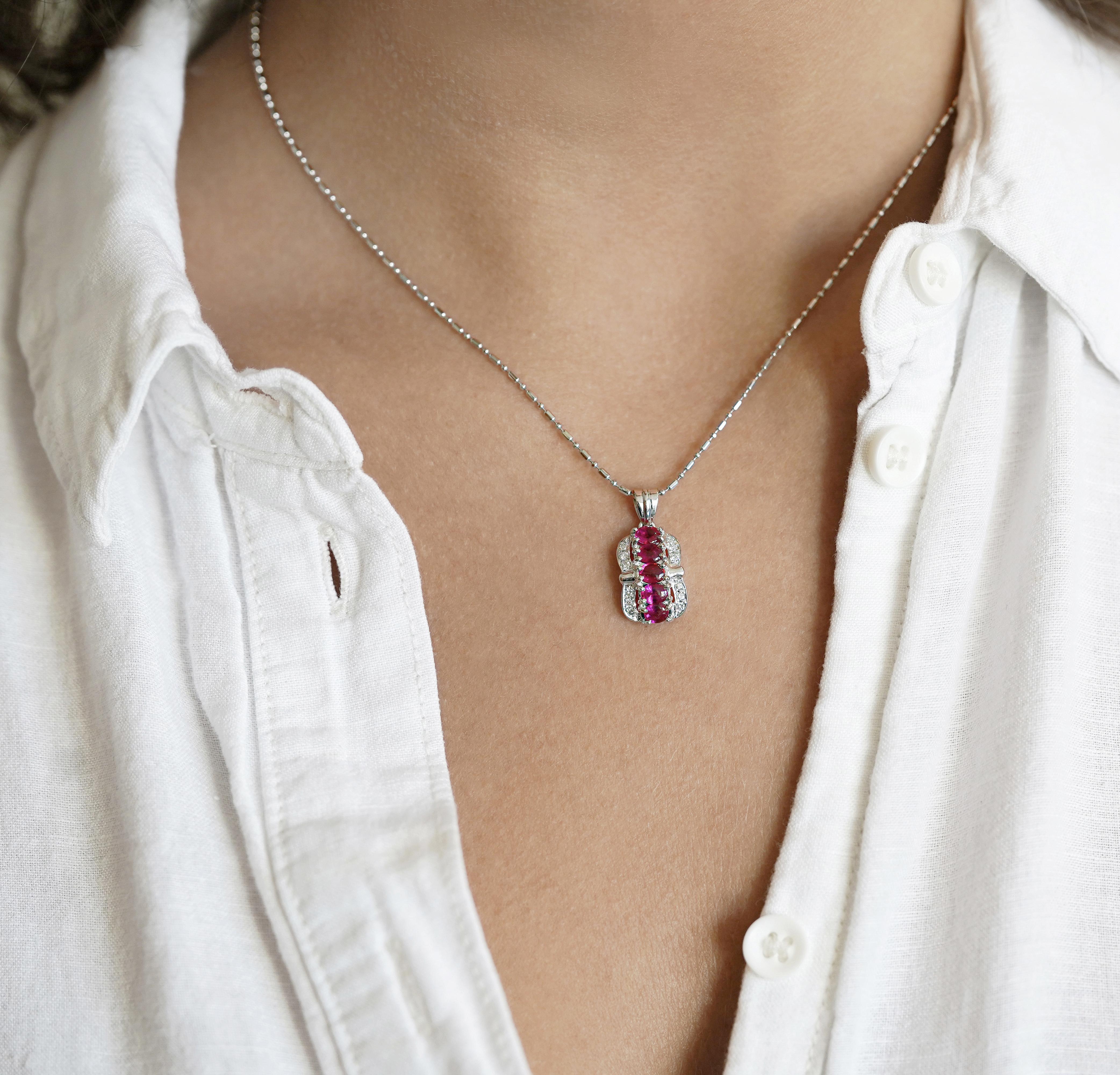 Art Déco Collana di diamanti e rubino rosso rosato da 1,15 carati in platino in vendita