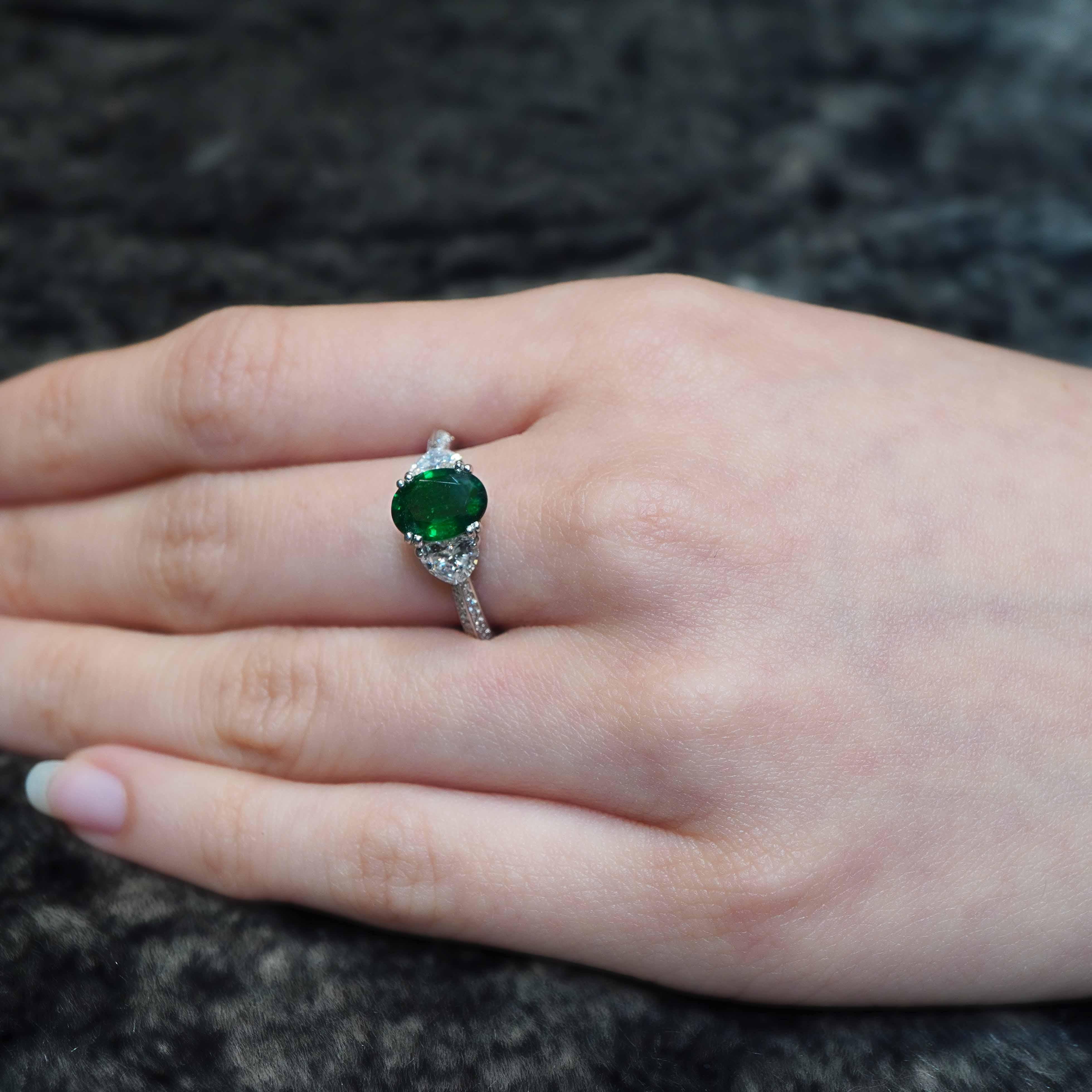 Art Deco 1.15 Carat Rare Vivid Green Emerald Tanzania & Diamond Solitaire Ring 18K Gold For Sale