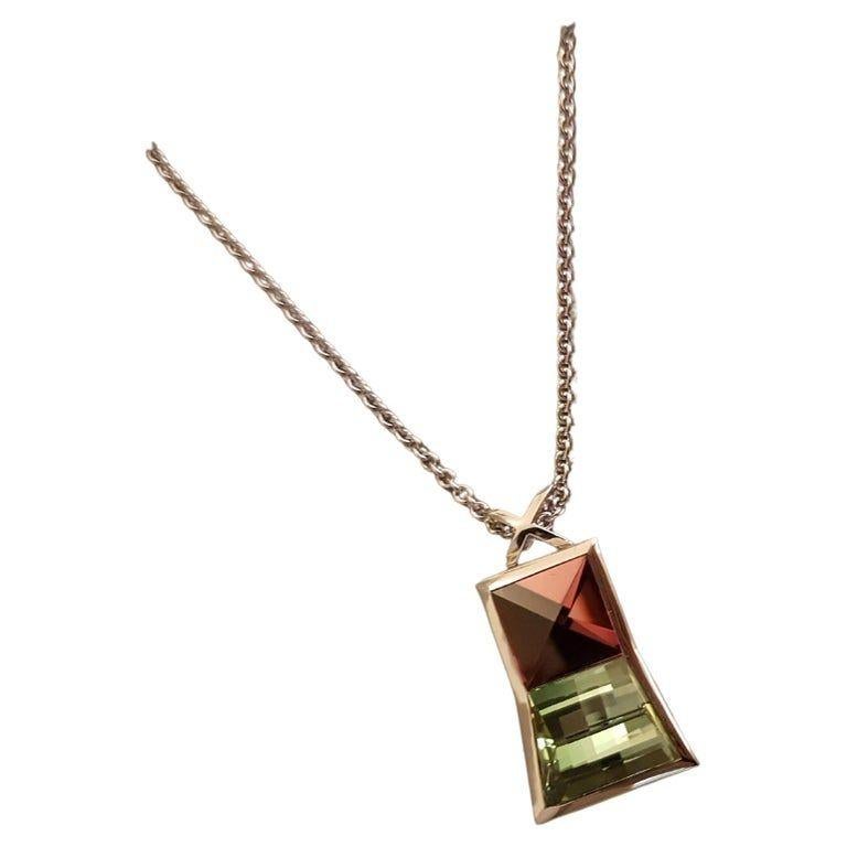 Trapezoid Cut 11.5 Carat Red-Pink Tourmaline Ca. 14 Carat Green Tourmaline White Gold Necklace For Sale