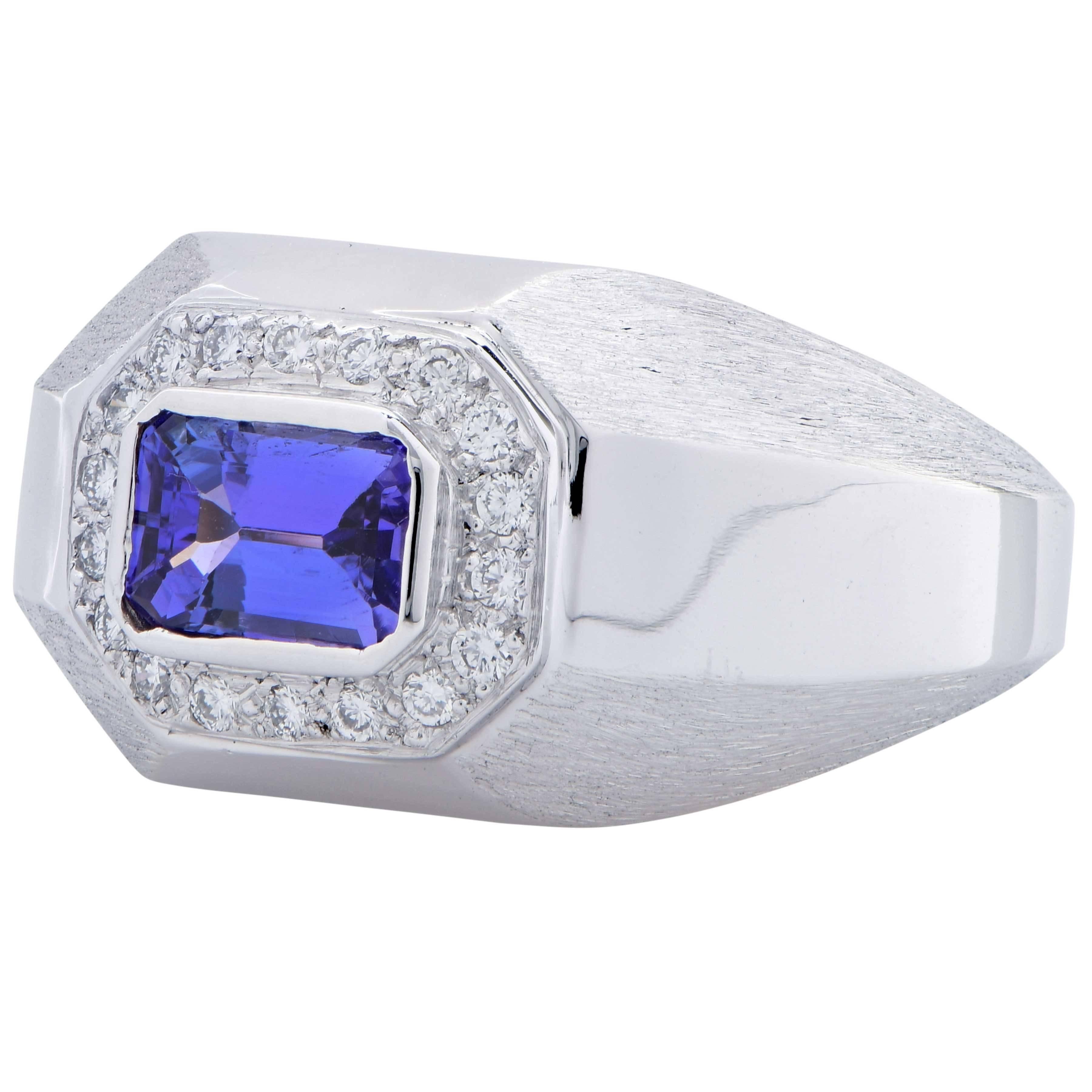 1.15 Carat Tanzanite and Diamond 18 Karat White Gold Ring In Excellent Condition For Sale In Bay Harbor Islands, FL