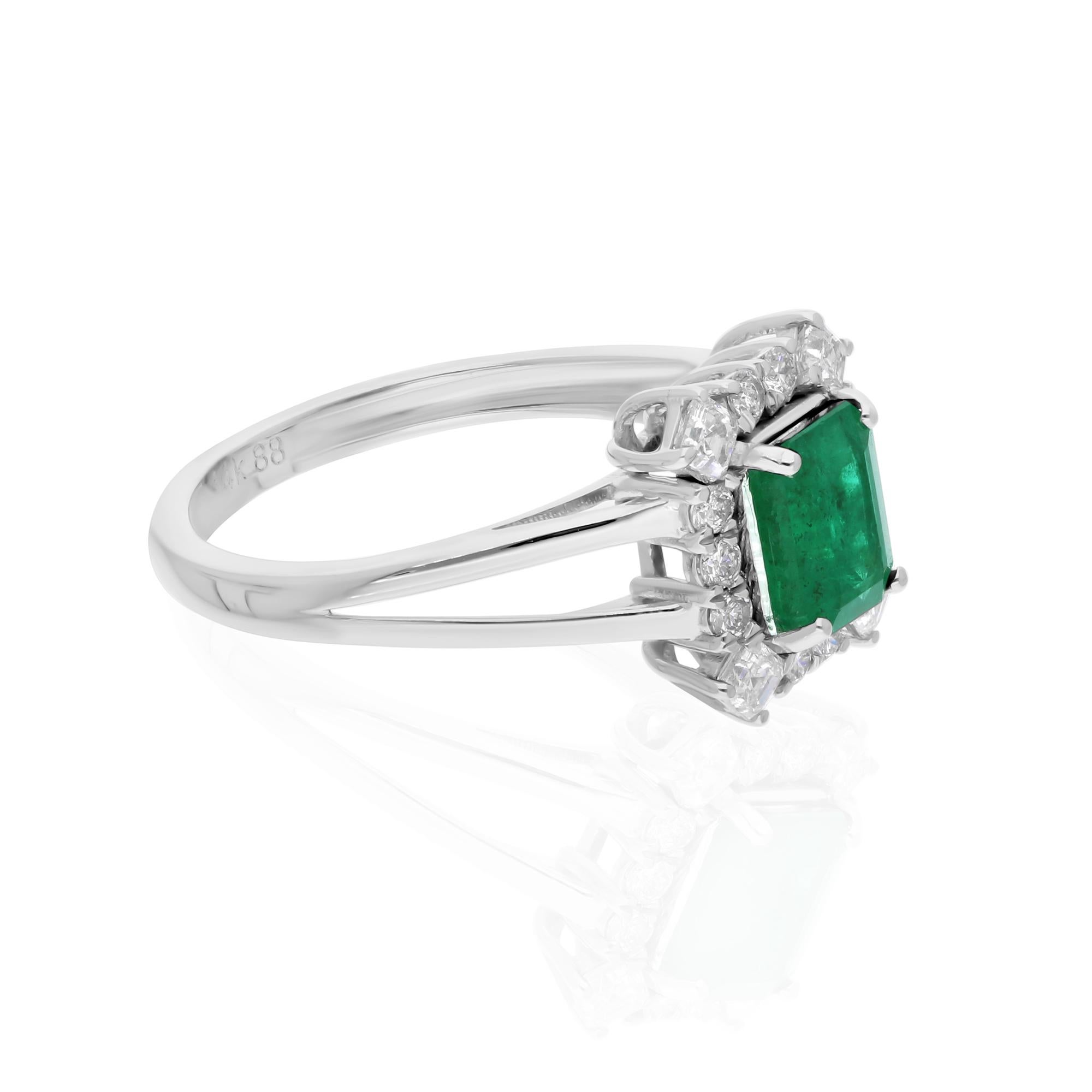 Dieser exquisite Ring aus 14-karätigem Gold ist mit einem sambischen Smaragd von 1,15 Karat und 0,51 Karat funkelnden Diamanten besetzt.

Der Ring hat die Größe 7 und kann auf Anfrage größer oder kleiner gemacht werden. FOLLOW SPECTRUM JEWELS