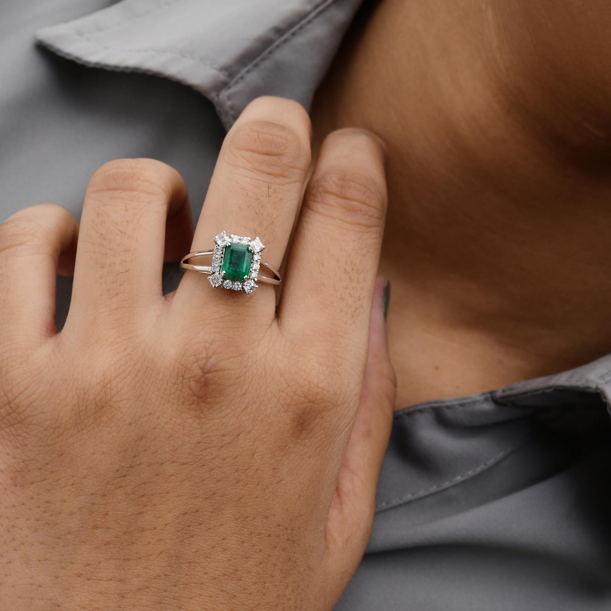 1,15 Karat sambischer Smaragd Cocktail-Ring 0,51 Karat SI/H Diamant 14k Weißgold im Zustand „Neu“ im Angebot in Diera, Dubai