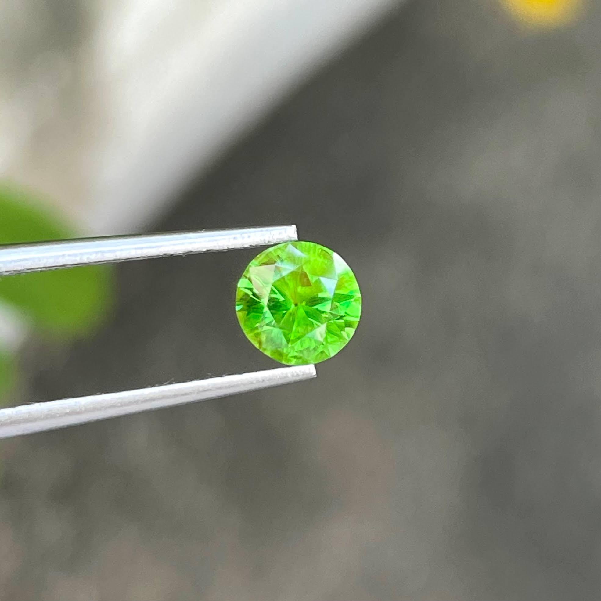 Weight 1.15 carats 
Dimensions 6.20x6.19x4.15 mm
Treatment none 
Origin Russia 
Clarity SI
Shape round 
Cut round brilliant 




The 1.15-carat Demantoid Garnet stone showcases the exquisite beauty of Russian gemstones with its Round Cut, revealing