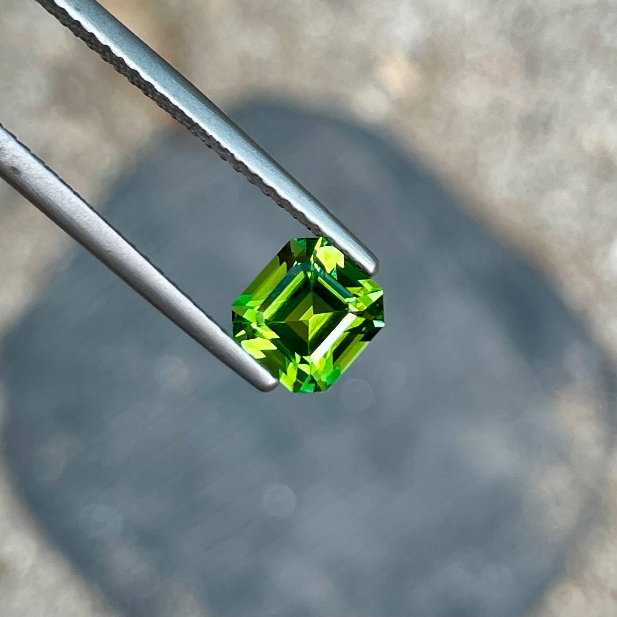 Taille émeraude 1.15 Carats Loose Green Tourmaline Stone Emerald Cut Natural Afghan Gemstone (pierre précieuse afghane) en vente