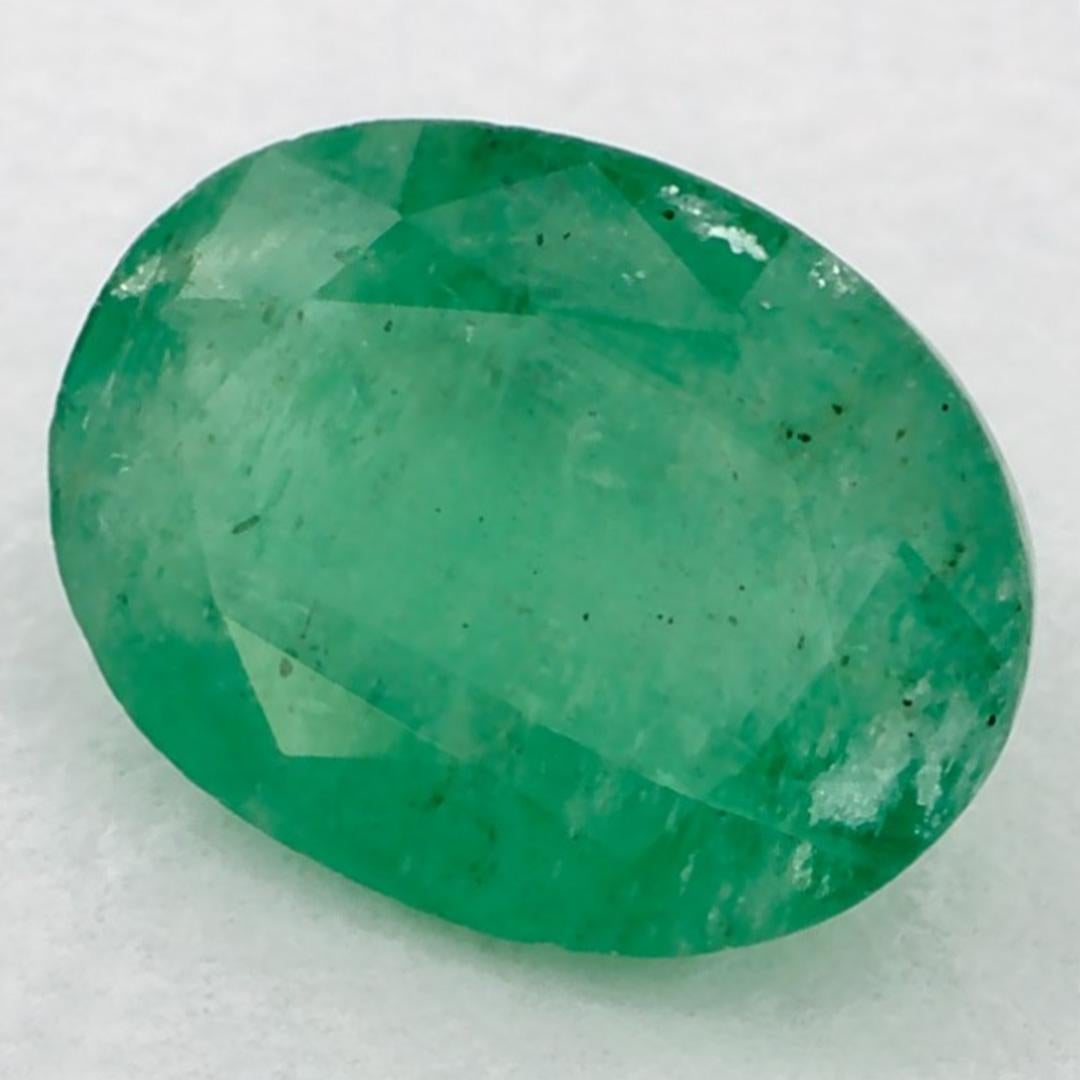 D'un vert éclatant, la pierre de naissance du mois de mai symbolise le renouveau de la croissance printanière. 

Explorez la vibrante collection d'émeraudes, de rubis et de saphirs de notre magasin, disponibles sous forme de pierres précieuses en