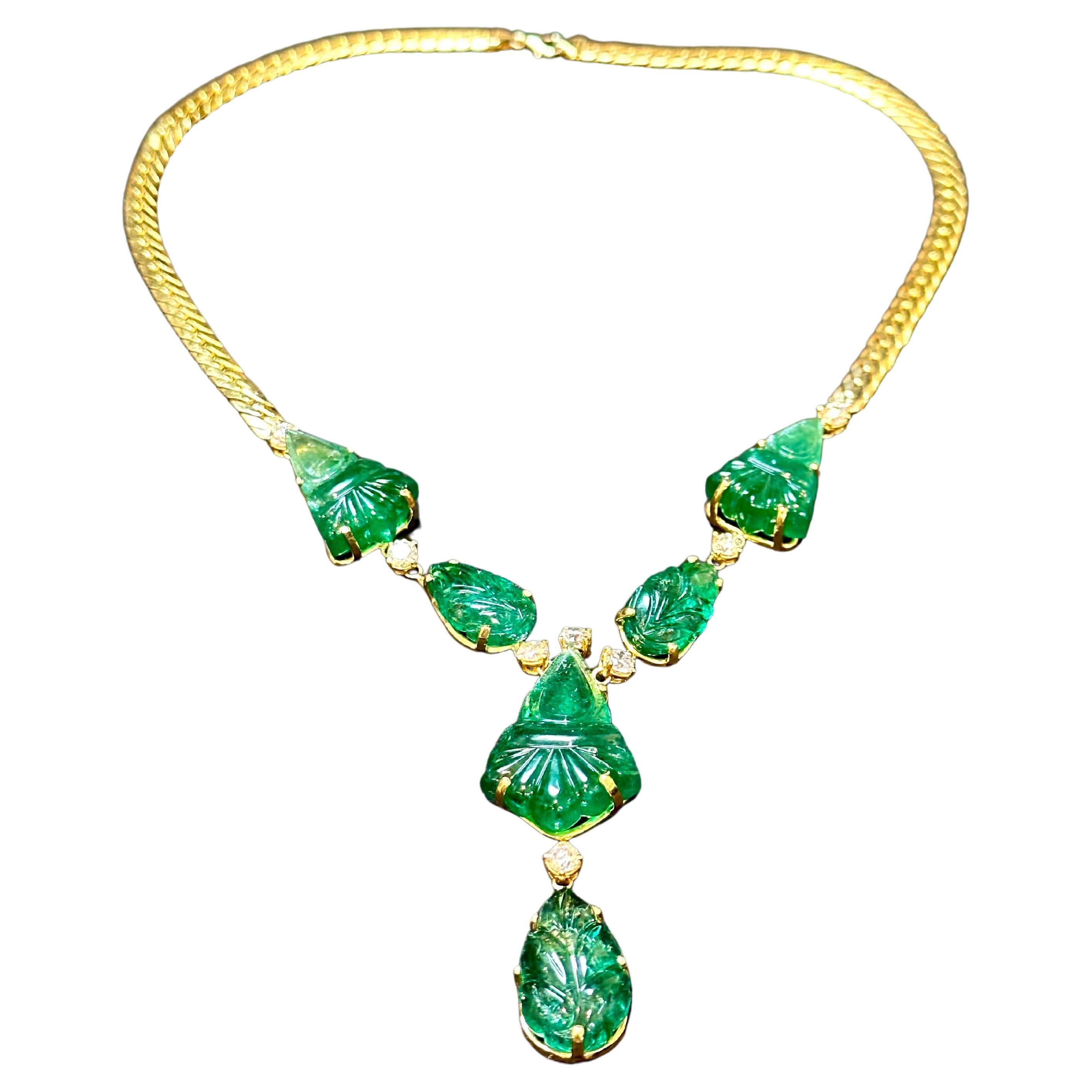 Round Cut 115 Ct Natural Carved Drop Emerald & 4 Ct Diamond  Necklace 18 Kt Gold Necklace For Sale