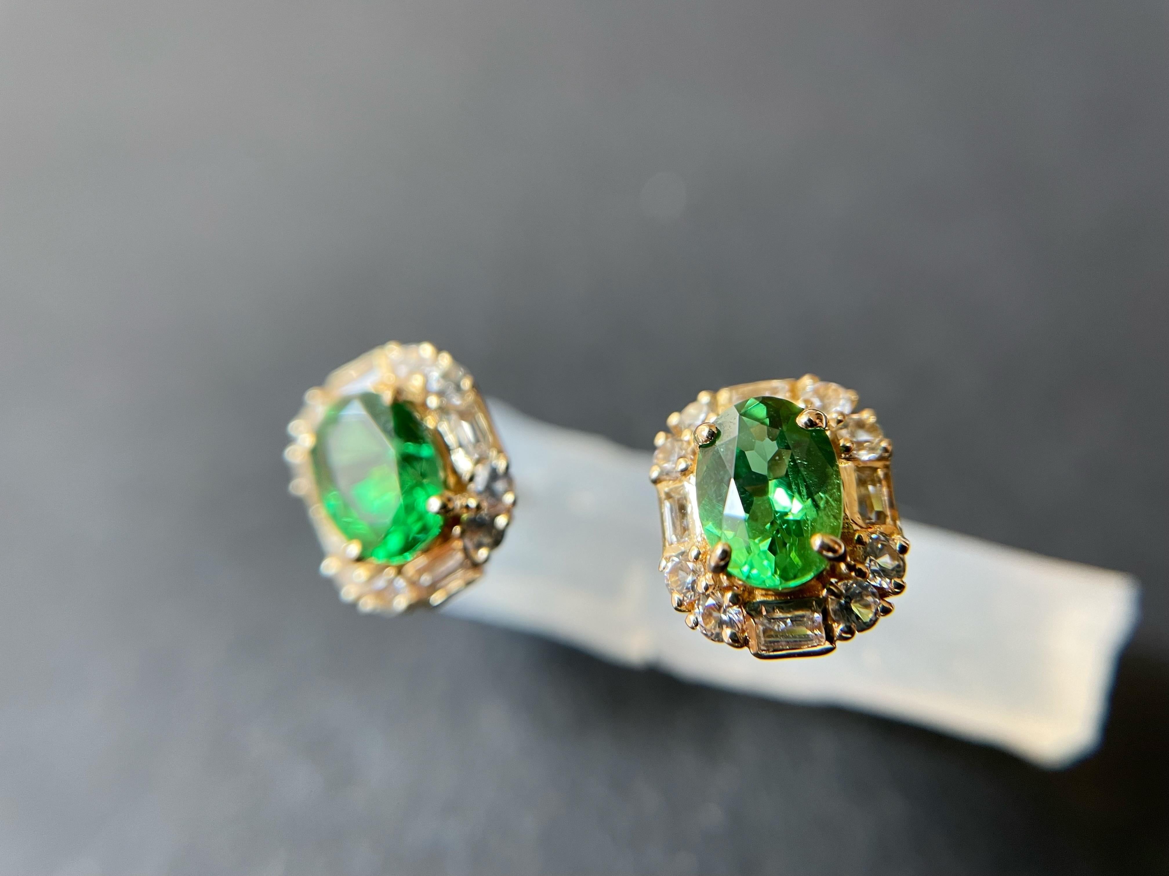 1.15 Ct - Natural Tsavorite in 18K Yellow Gold and White Sapphires Ear Studs For Sale 4