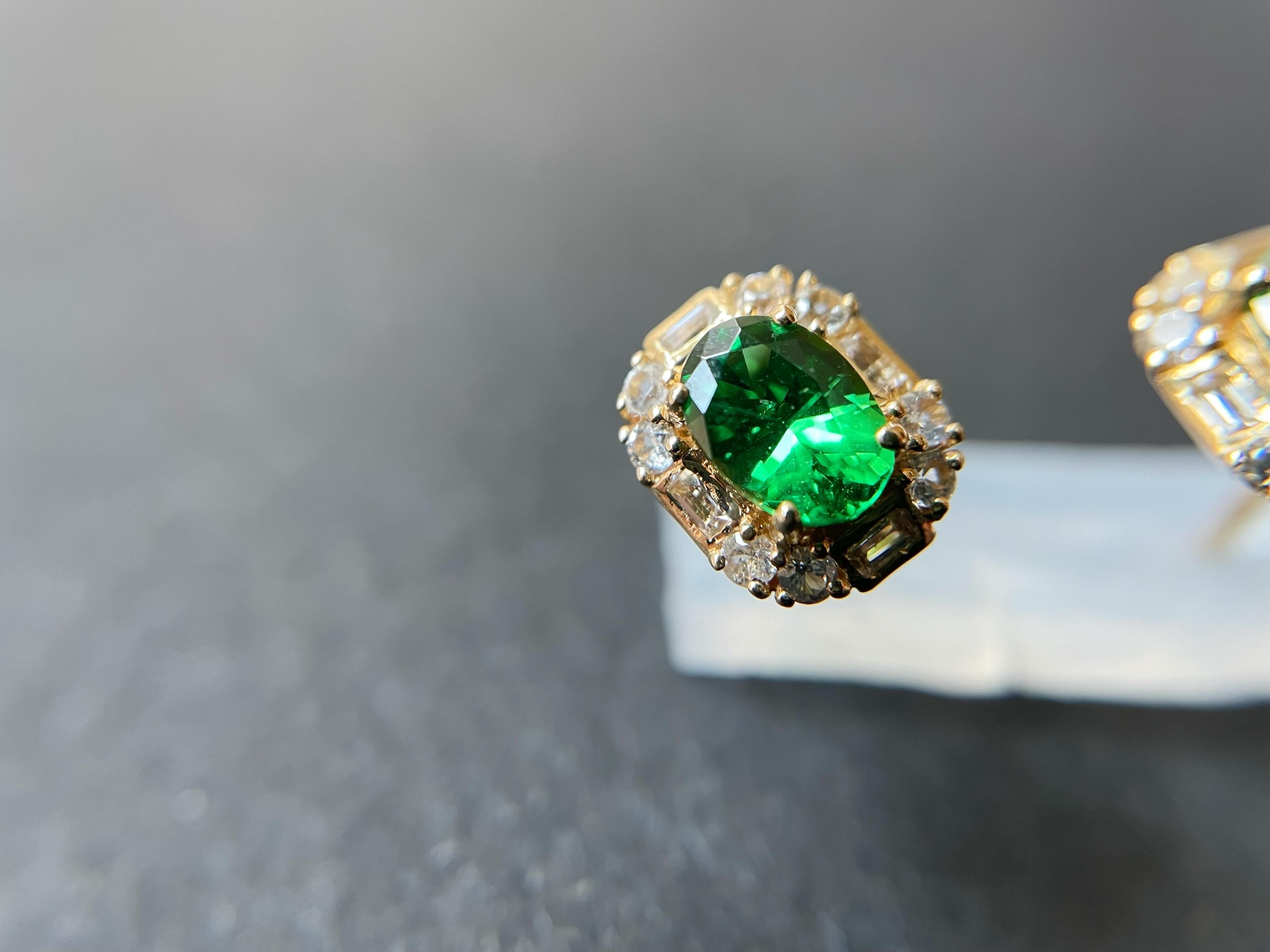 1.15 Ct - Natural Tsavorite in 18K Yellow Gold and White Sapphires Ear Studs For Sale 6