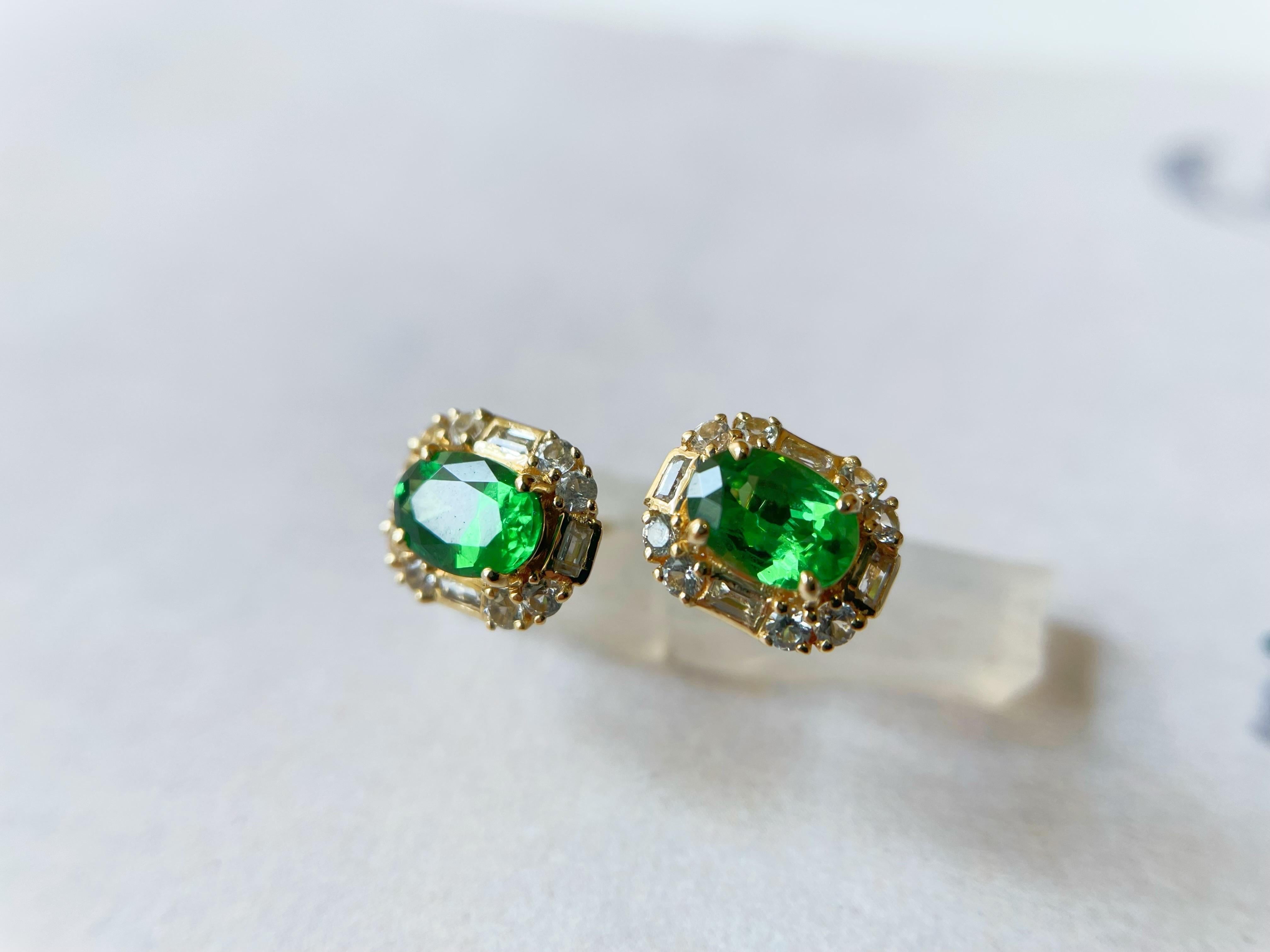 Modern 1.15 Ct - Natural Tsavorite in 18K Yellow Gold and White Sapphires Ear Studs For Sale