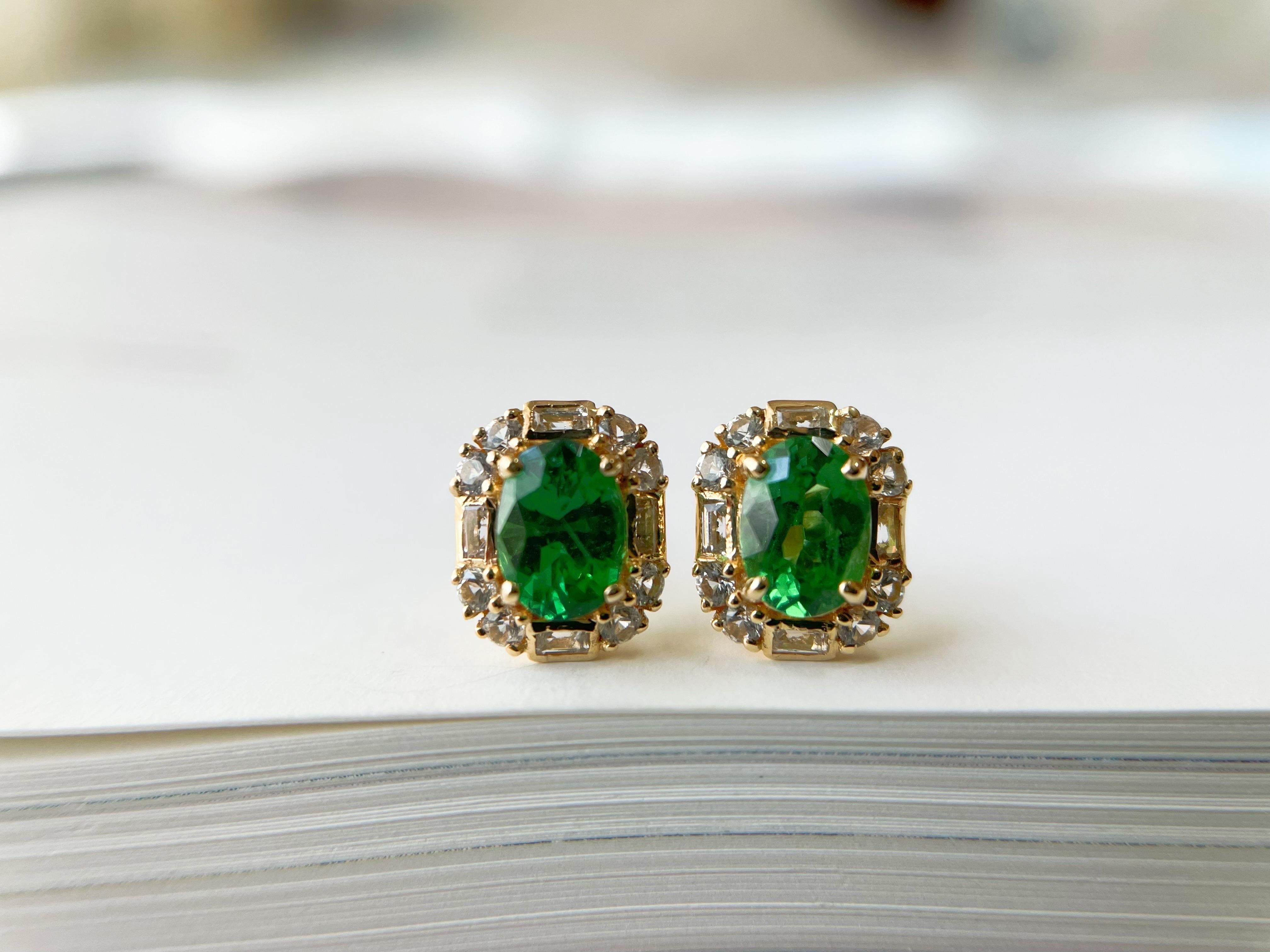 Oval Cut 1.15 Ct - Natural Tsavorite in 18K Yellow Gold and White Sapphires Ear Studs For Sale