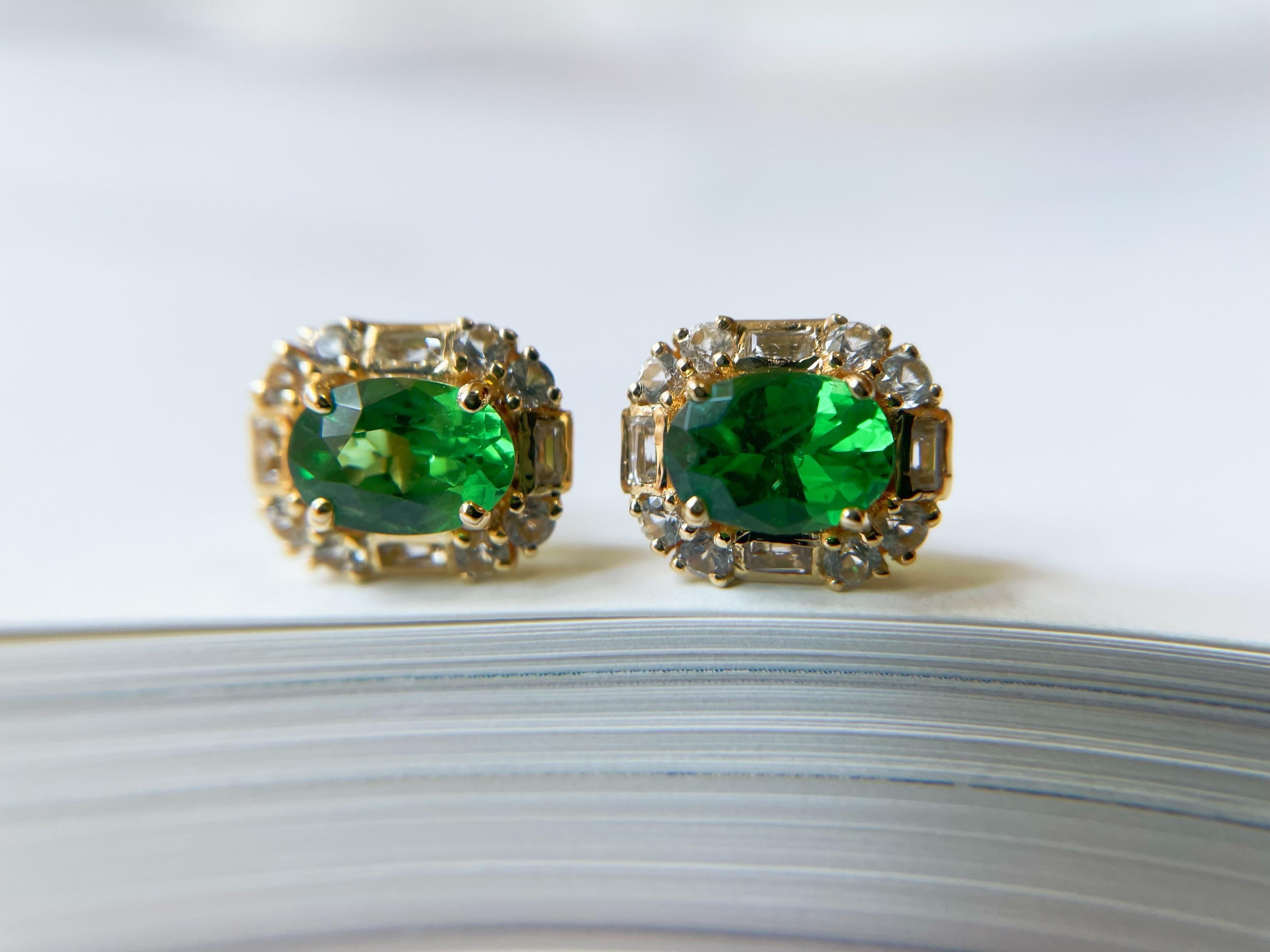 1.15 Ct - Natural Tsavorite in 18K Yellow Gold and White Sapphires Ear Studs For Sale 2