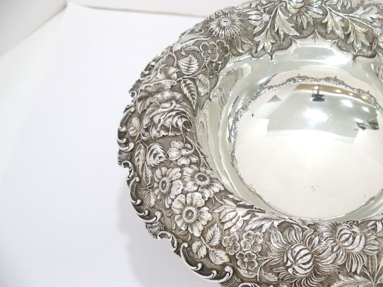 American 11.5 in - Sterling Silver Stieff Antique 1904-1909 Floral Repousse Footed Bowl For Sale